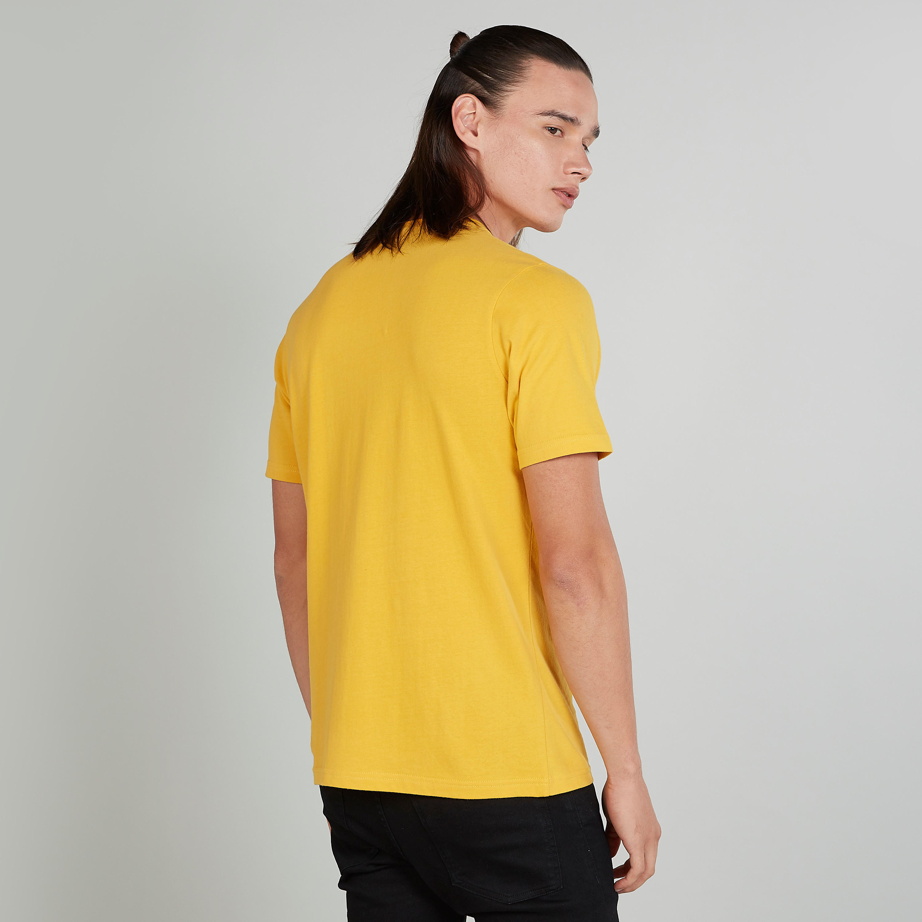 تيشيرت بياقة ضيّقة وأكمام قصيرة وطبعات سمايلي وورلد-men-clothing-tshirtsandpolos-tshirts-image-4