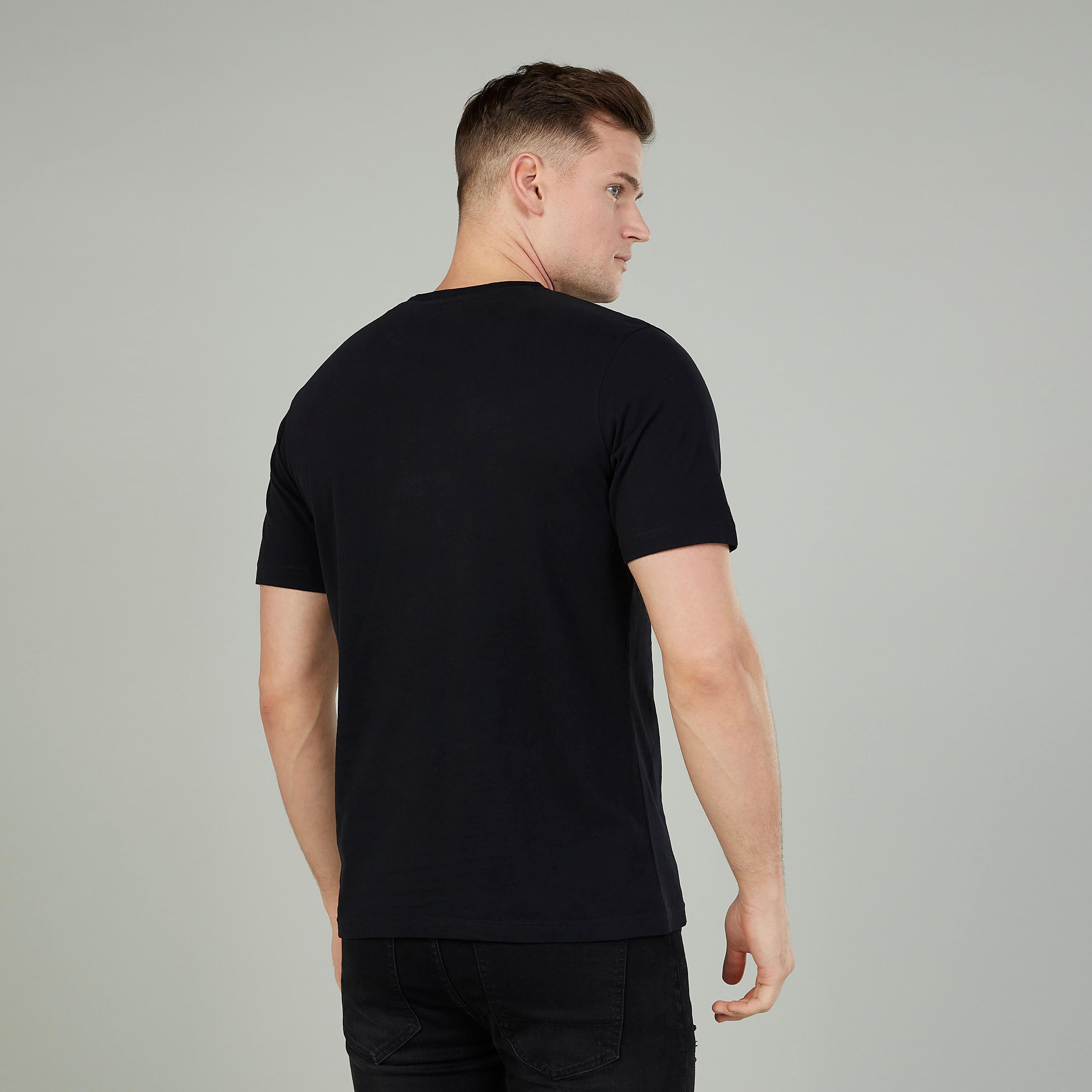 تيشيرت بياقة ضيّقة وأكمام قصيرة وطبعات سمايلي وورلد-men-clothing-tshirtsandpolos-tshirts-image-2