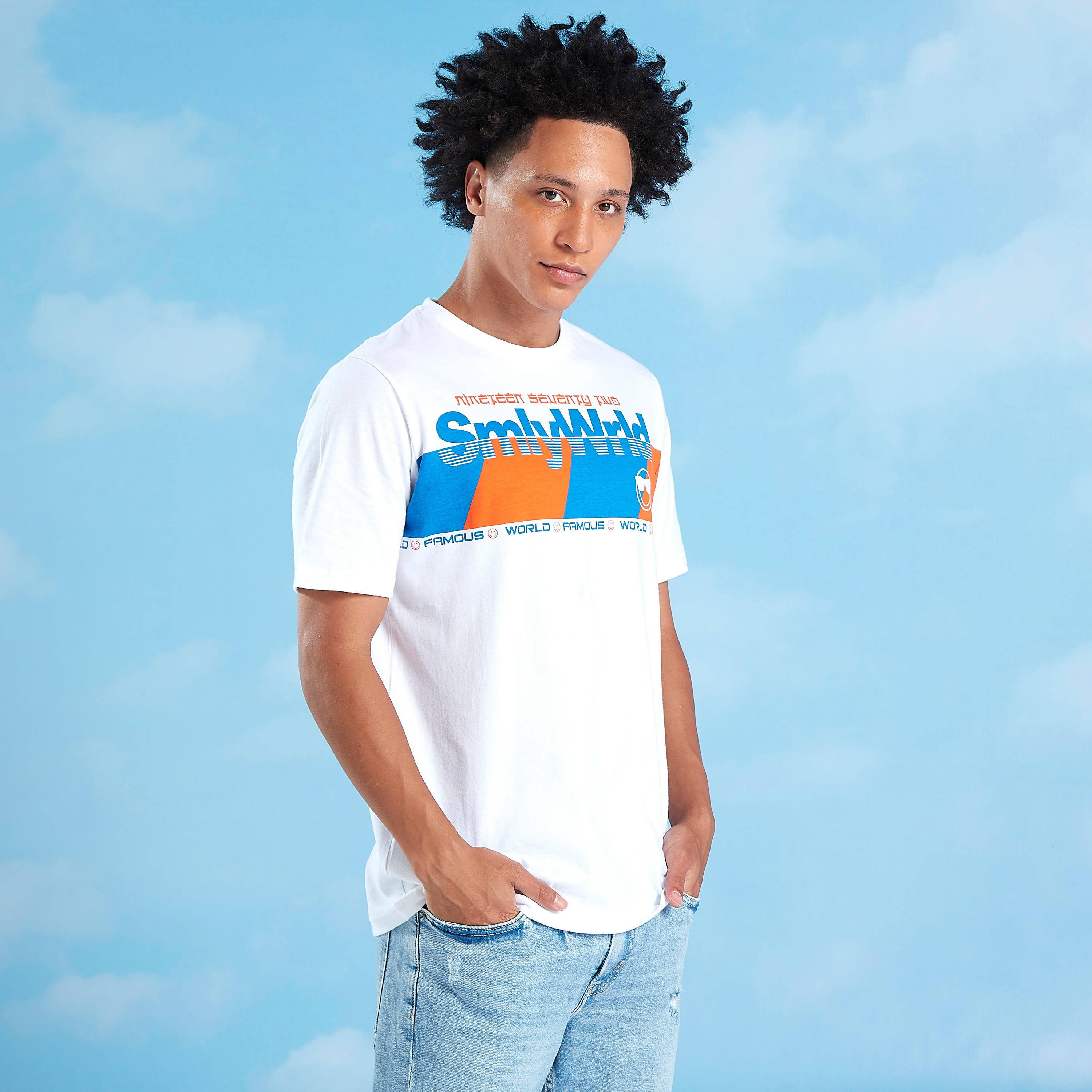 تيشيرت بياقة ضيّقة وأكمام قصيرة وطبعات سمايلي وورلد-men-clothing-tshirtsandpolos-tshirts-image-1