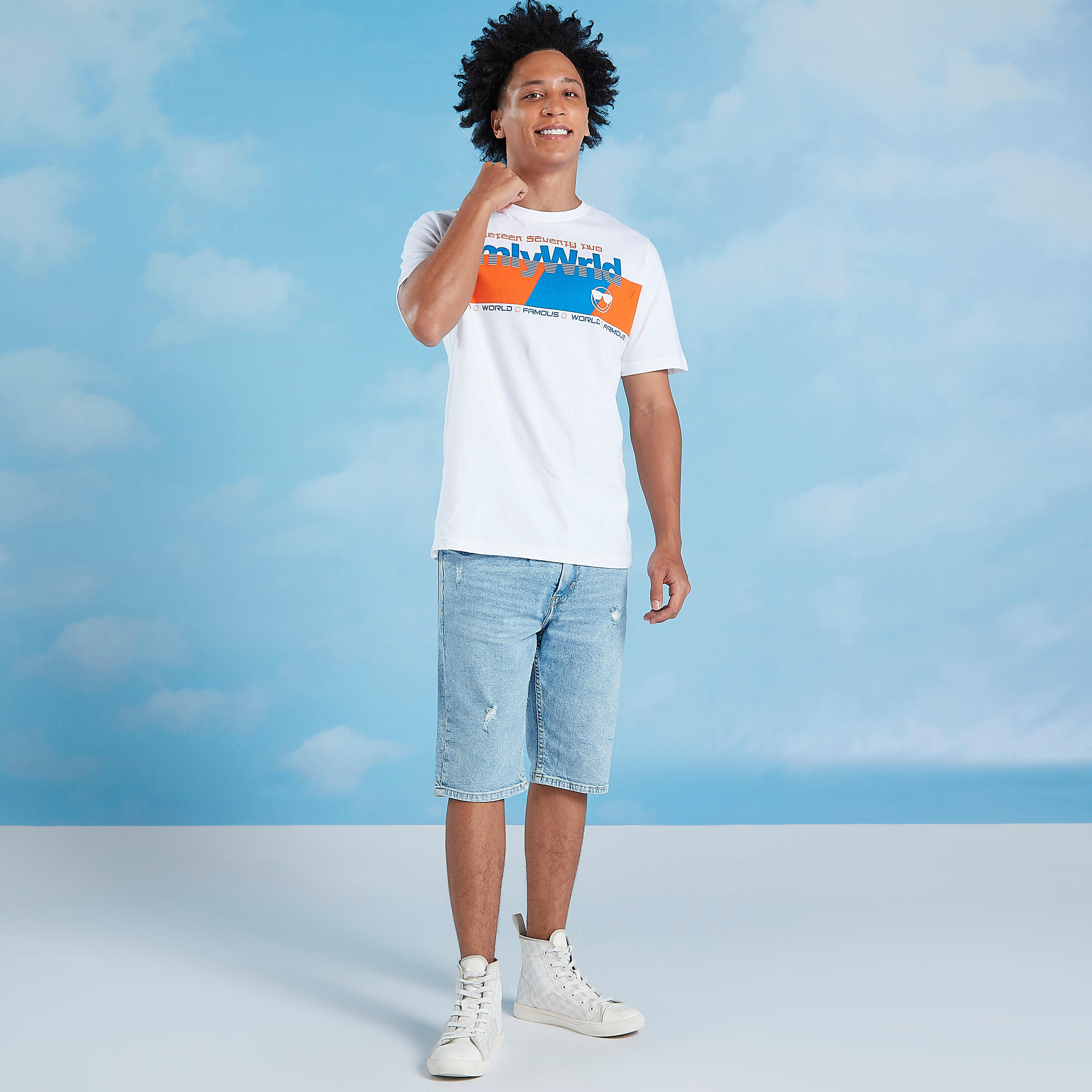 تيشيرت بياقة ضيّقة وأكمام قصيرة وطبعات سمايلي وورلد-men-clothing-tshirtsandpolos-tshirts-image-2