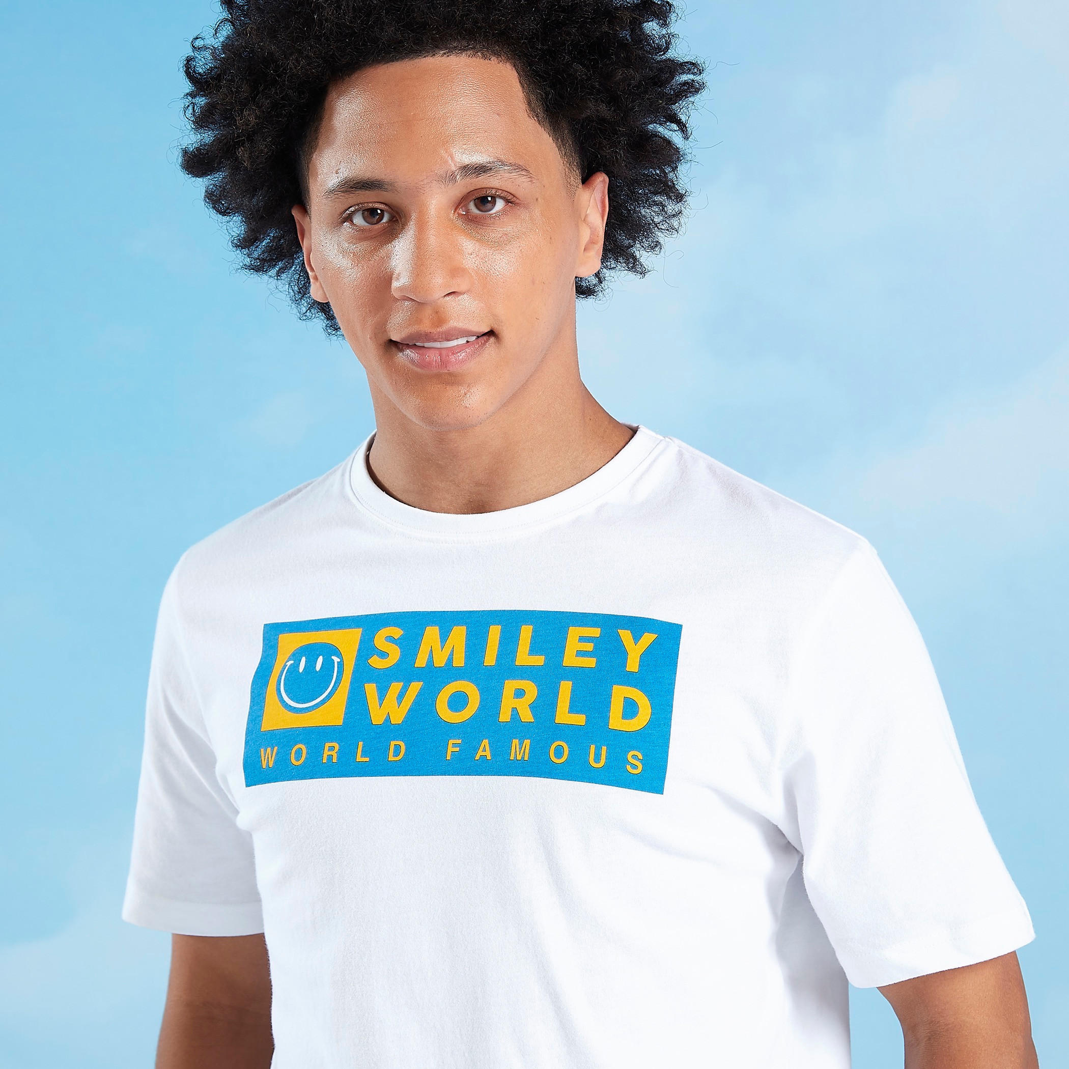 تيشيرت بياقة ضيّقة وأكمام قصيرة وطبعات سمايلي وورلد-men-clothing-tshirtsandpolos-tshirts-image-1