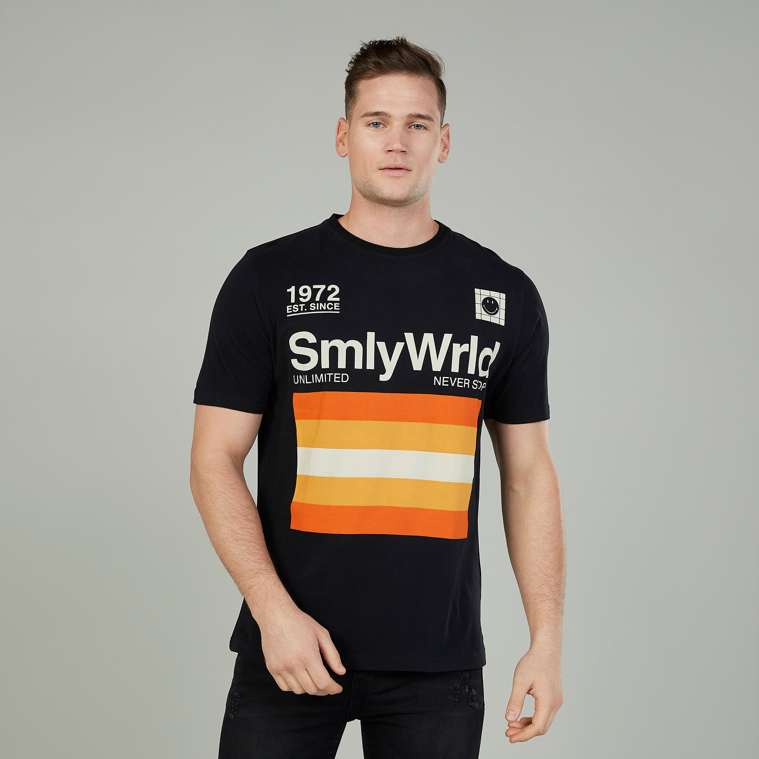 تيشيرت بياقة ضيّقة وأكمام قصيرة وطبعات سمايلي وورلد-men-clothing-tshirtsandpolos-tshirts-image-1