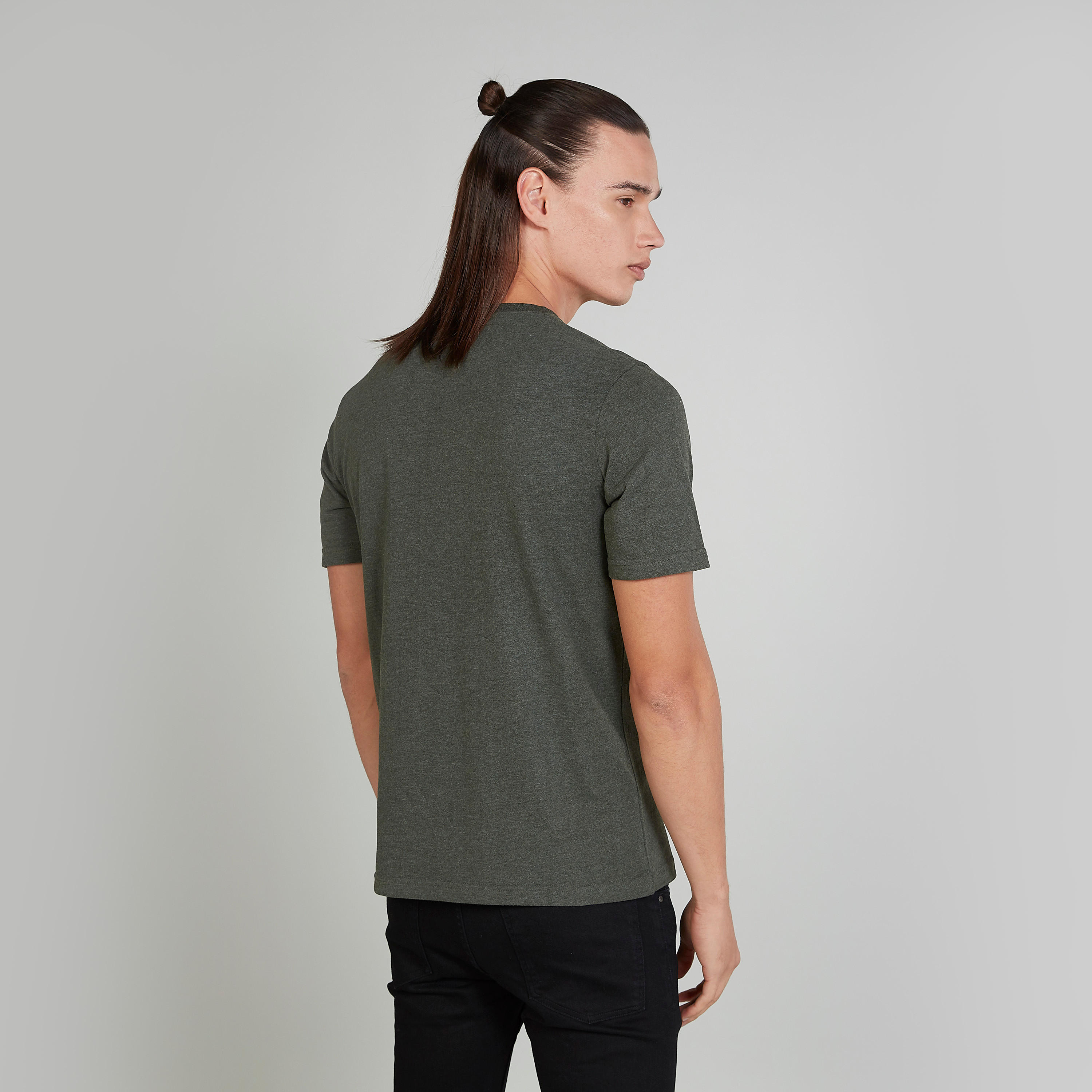 تيشيرت بياقة ضيّقة وأكمام قصيرة وطبعات سمايلي وورلد-men-clothing-tshirtsandpolos-tshirts-image-4
