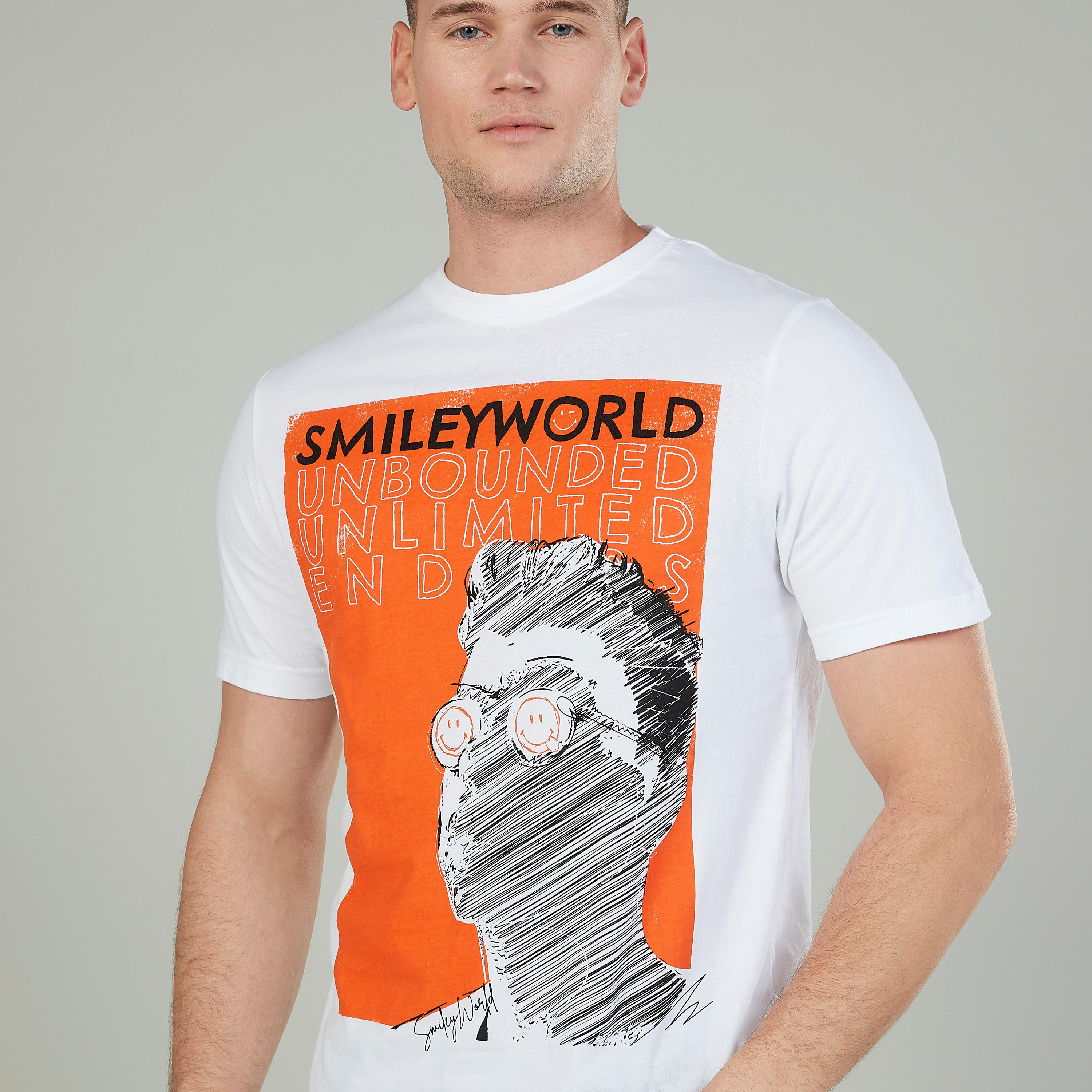 تيشيرت بياقة ضيّقة وأكمام قصيرة وطبعات سمايلي وورلد-men-clothing-tshirtsandpolos-tshirts-image-3