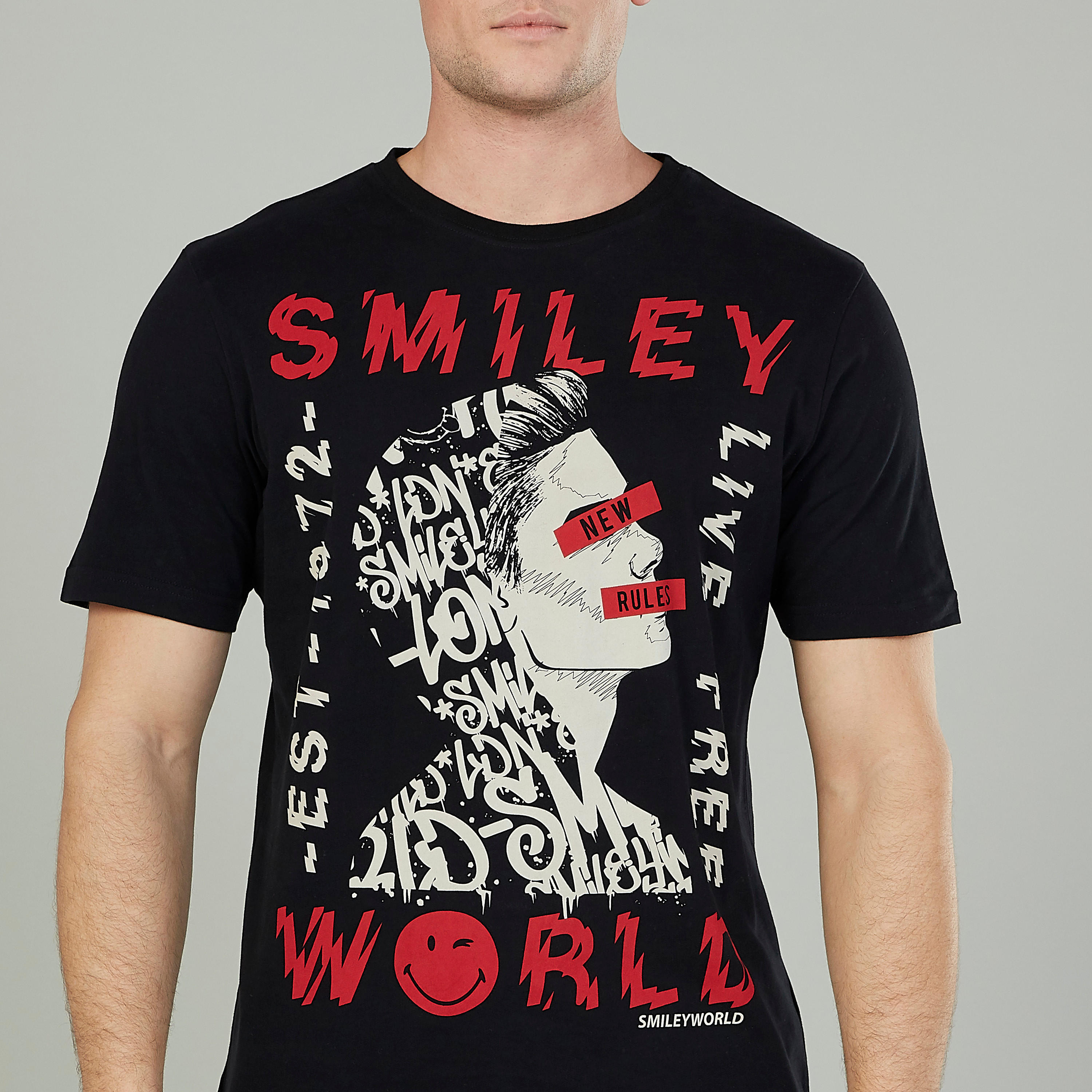 تيشيرت بياقة ضيّقة وأكمام قصيرة وطبعات سمايلي وورلد-men-clothing-tshirtsandpolos-tshirts-image-3