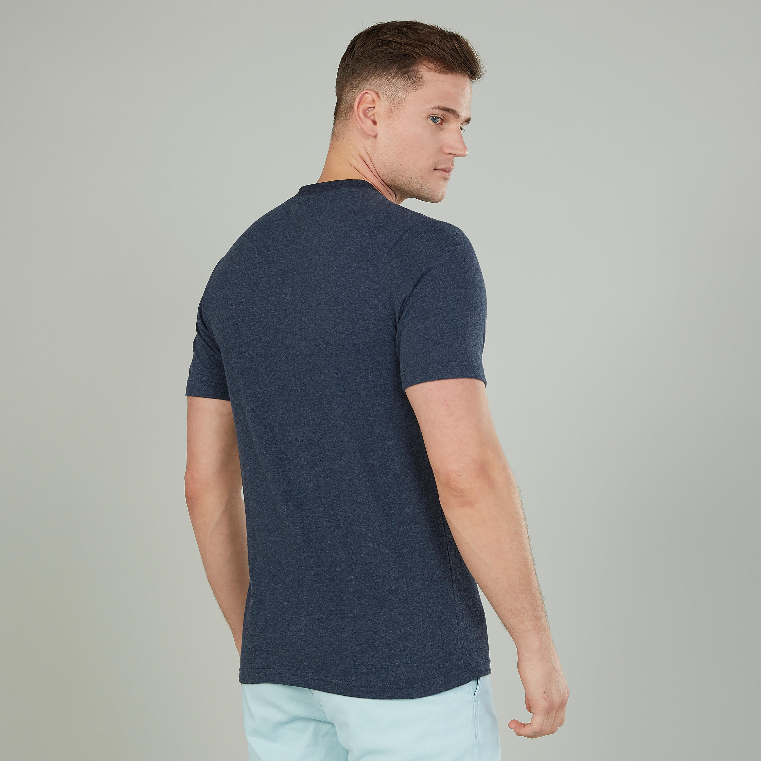 تيشيرت بياقة ضيّقة وأكمام قصيرة وطبعات سمايلي وورلد-men-clothing-tshirtsandpolos-tshirts-image-2
