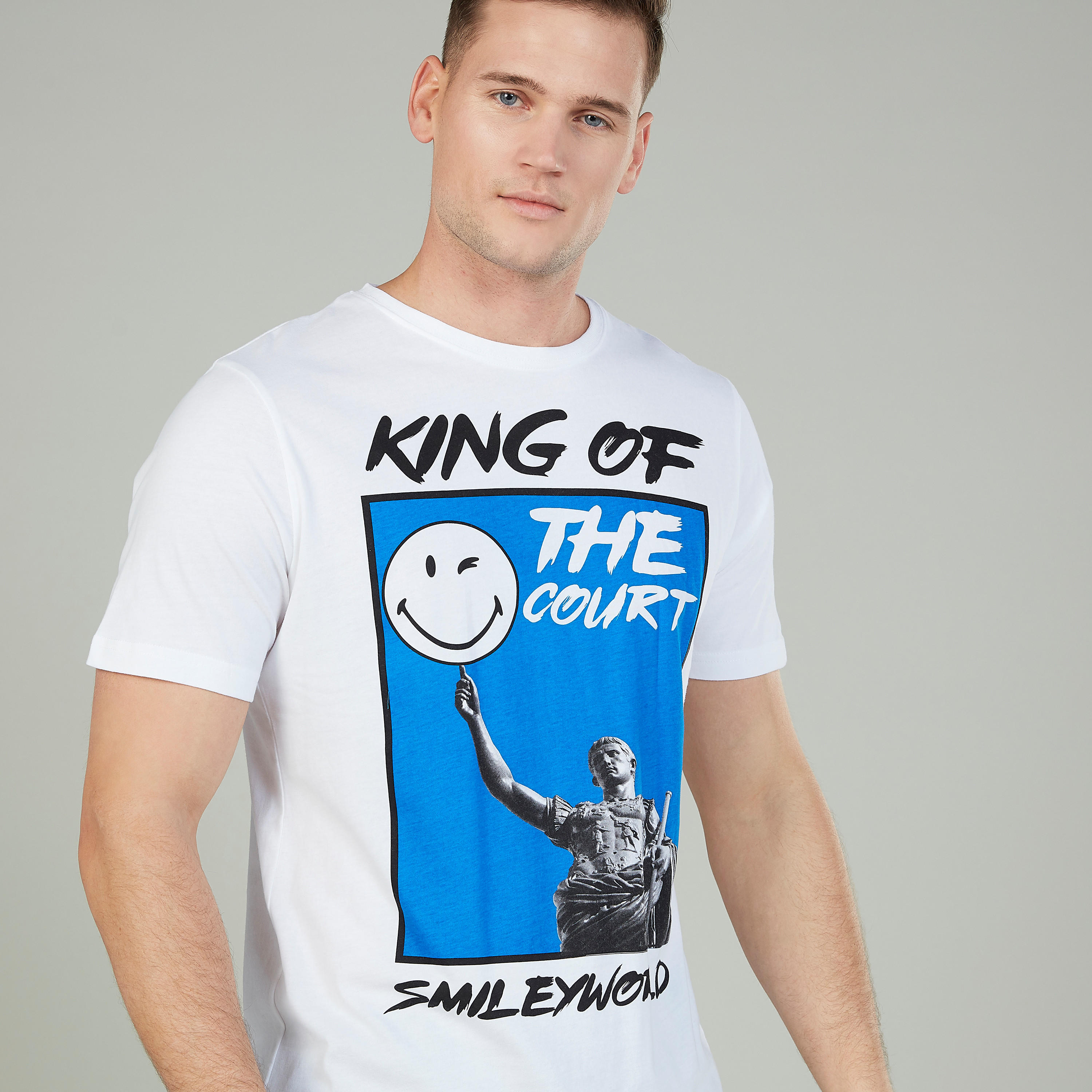 تيشيرت بياقة ضيّقة وأكمام قصيرة وطبعات سمايلي وورلد-men-clothing-tshirtsandpolos-tshirts-image-3