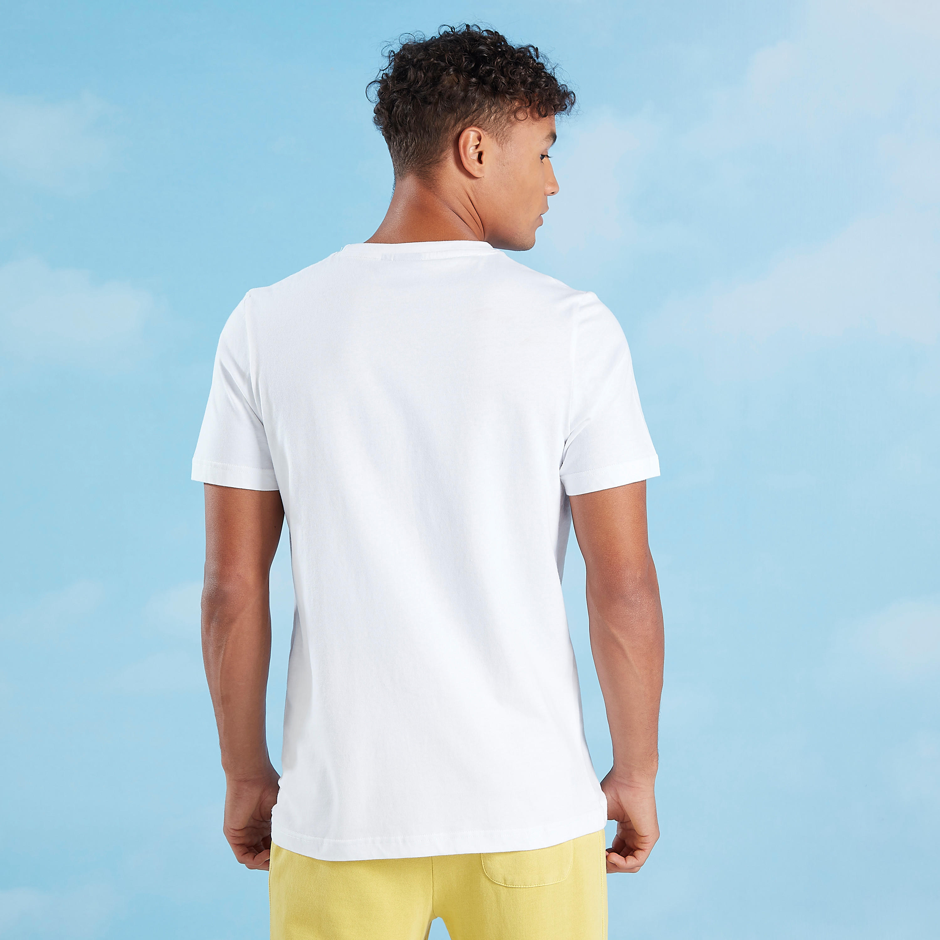 تيشيرت بياقة ضيّقة وأكمام قصيرة وطبعات سمايلي وورلد-men-clothing-tshirtsandpolos-tshirts-image-4