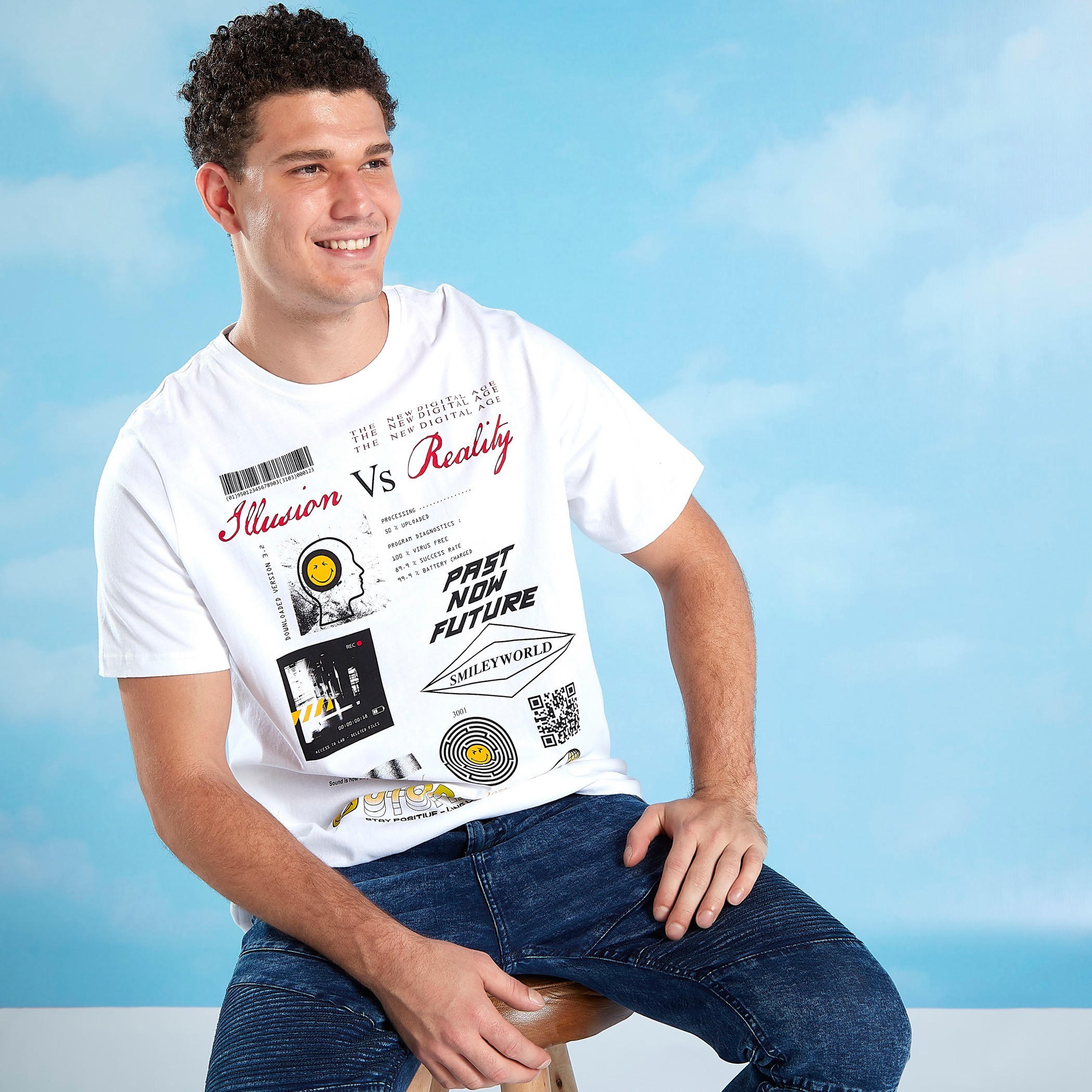 تيشيرت بياقة ضيّقة وأكمام قصيرة وطبعات سمايلي وورلد-men-clothing-tshirtsandpolos-tshirts-image-1