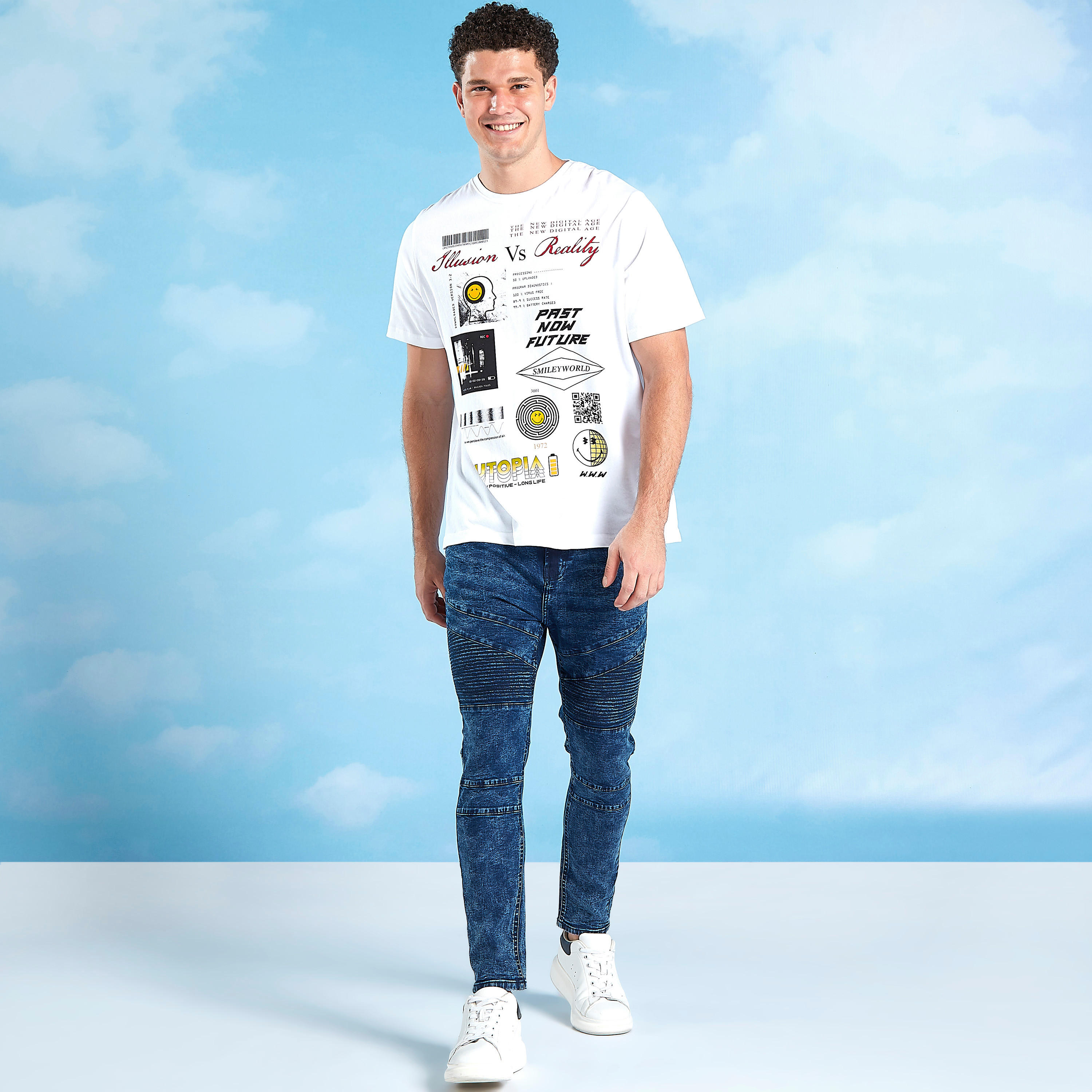 تيشيرت بياقة ضيّقة وأكمام قصيرة وطبعات سمايلي وورلد-men-clothing-tshirtsandpolos-tshirts-image-3