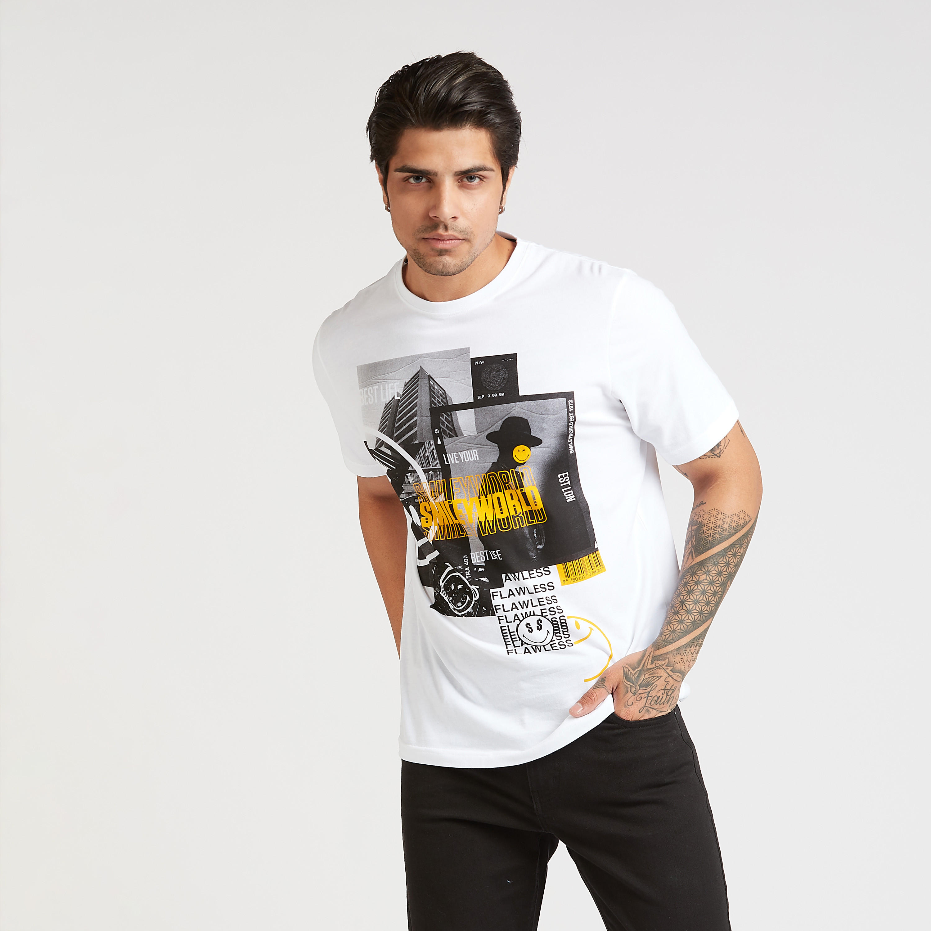 تيشيرت مستدام بياقة ضيّقة وطبعات سمايلي وورلد-men-clothing-tshirtsandpolos-tshirts-image-1