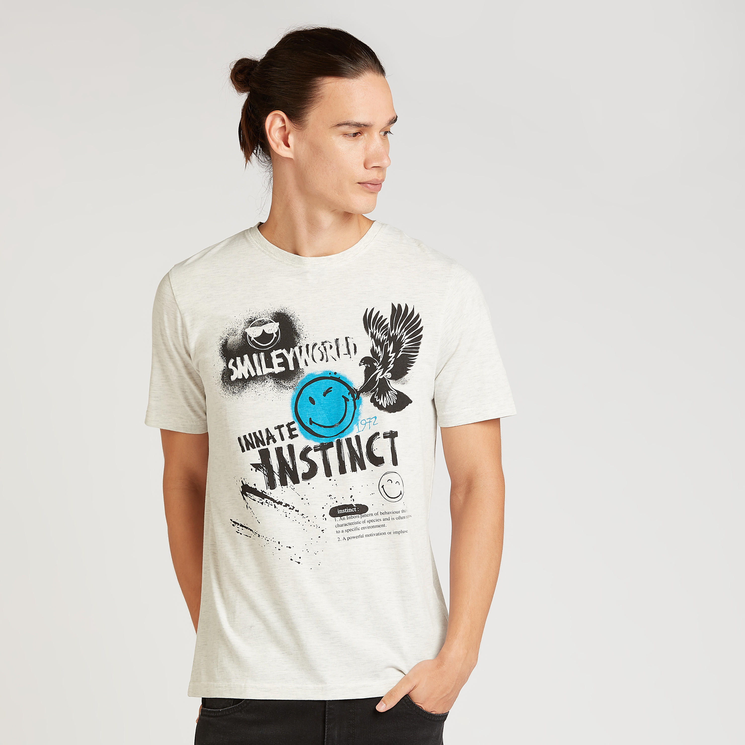 تيشيرت مستدام بياقة ضيّقة وأكمام قصيرة وطبعات سمايلي وورلد-men-clothing-tshirtsandpolos-tshirts-image-1