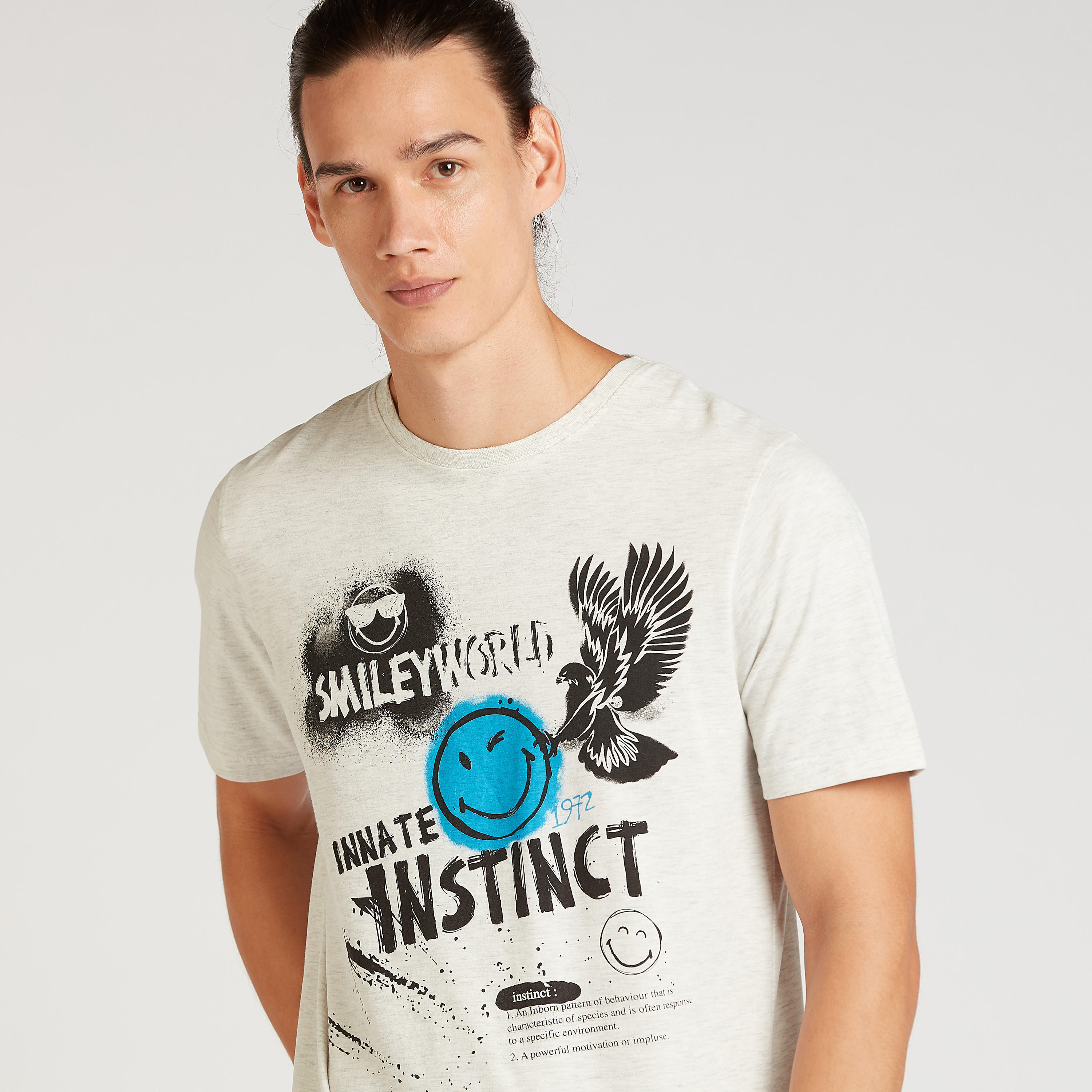 تيشيرت مستدام بياقة ضيّقة وأكمام قصيرة وطبعات سمايلي وورلد-men-clothing-tshirtsandpolos-tshirts-image-3