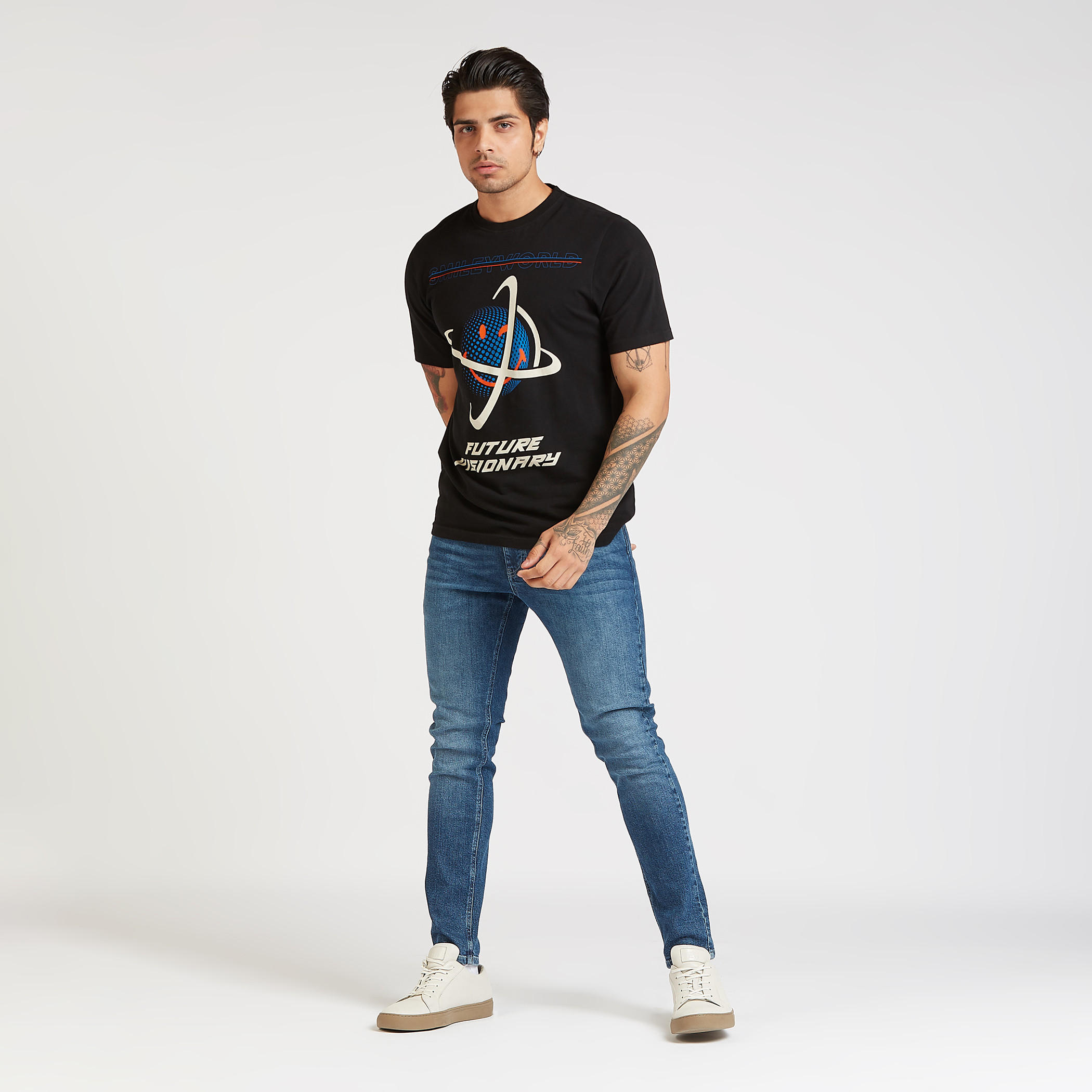 تيشيرت بياقة ضيّقة وأكمام قصيرة وطبعات سمايلي وورلد-men-clothing-tshirtsandpolos-tshirts-image-2