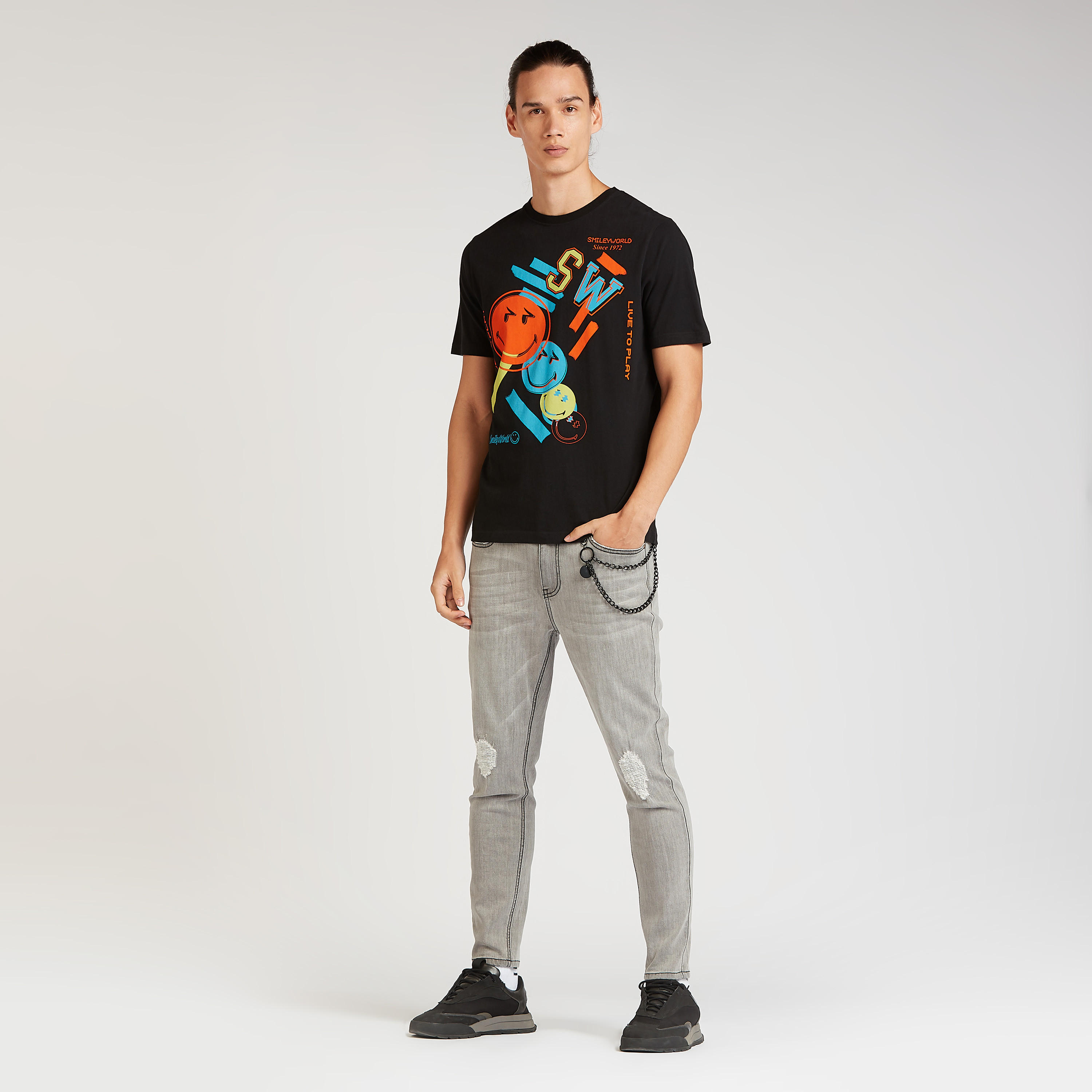 تيشيرت مستدام سليم بياقة ضيّقة وطبعات سمايلي وورلد-men-clothing-tshirtsandpolos-tshirts-image-2