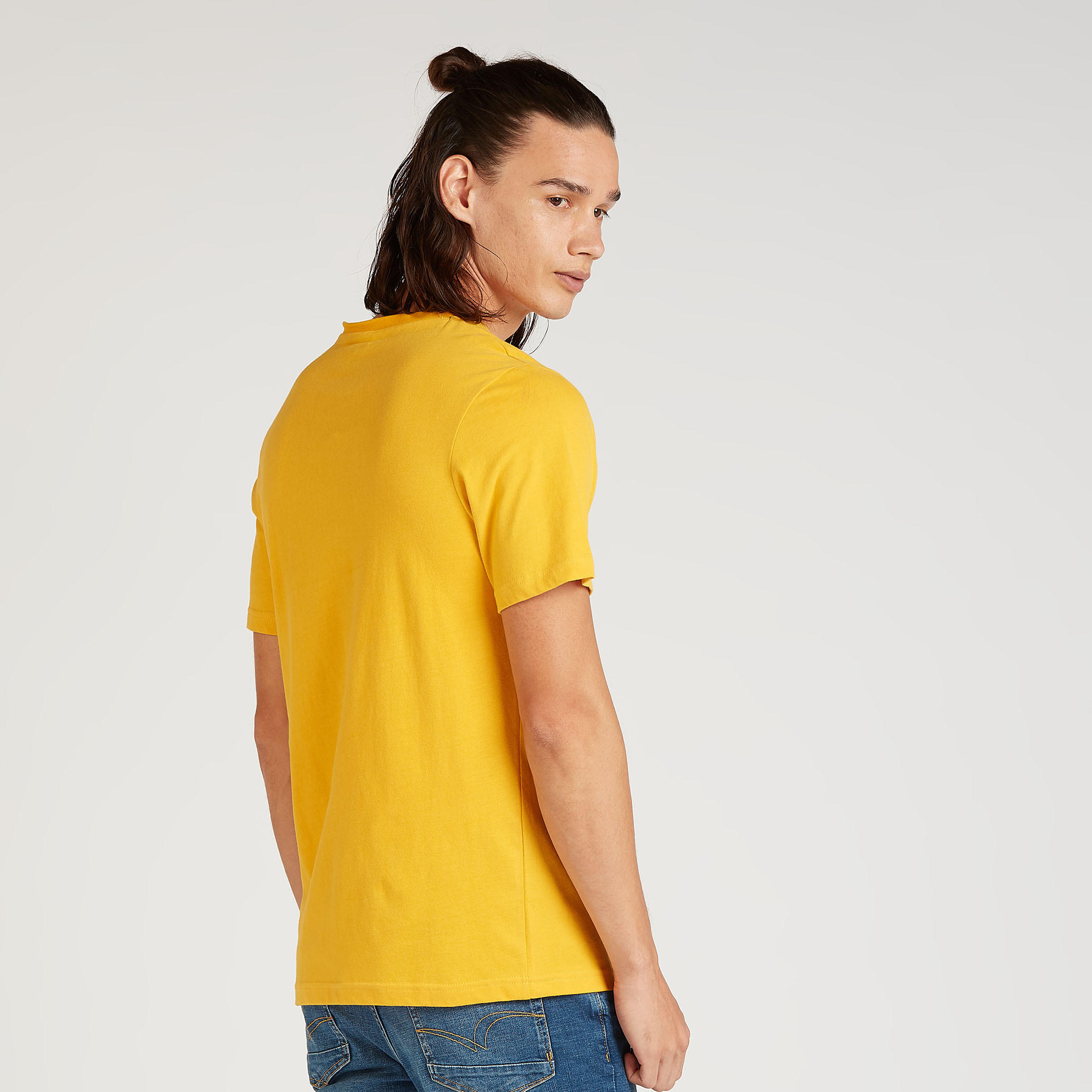 تيشيرت بياقة ضيّقة وأكمام قصيرة وطبعات سمايلي وورلد-men-clothing-tshirtsandpolos-tshirts-image-4