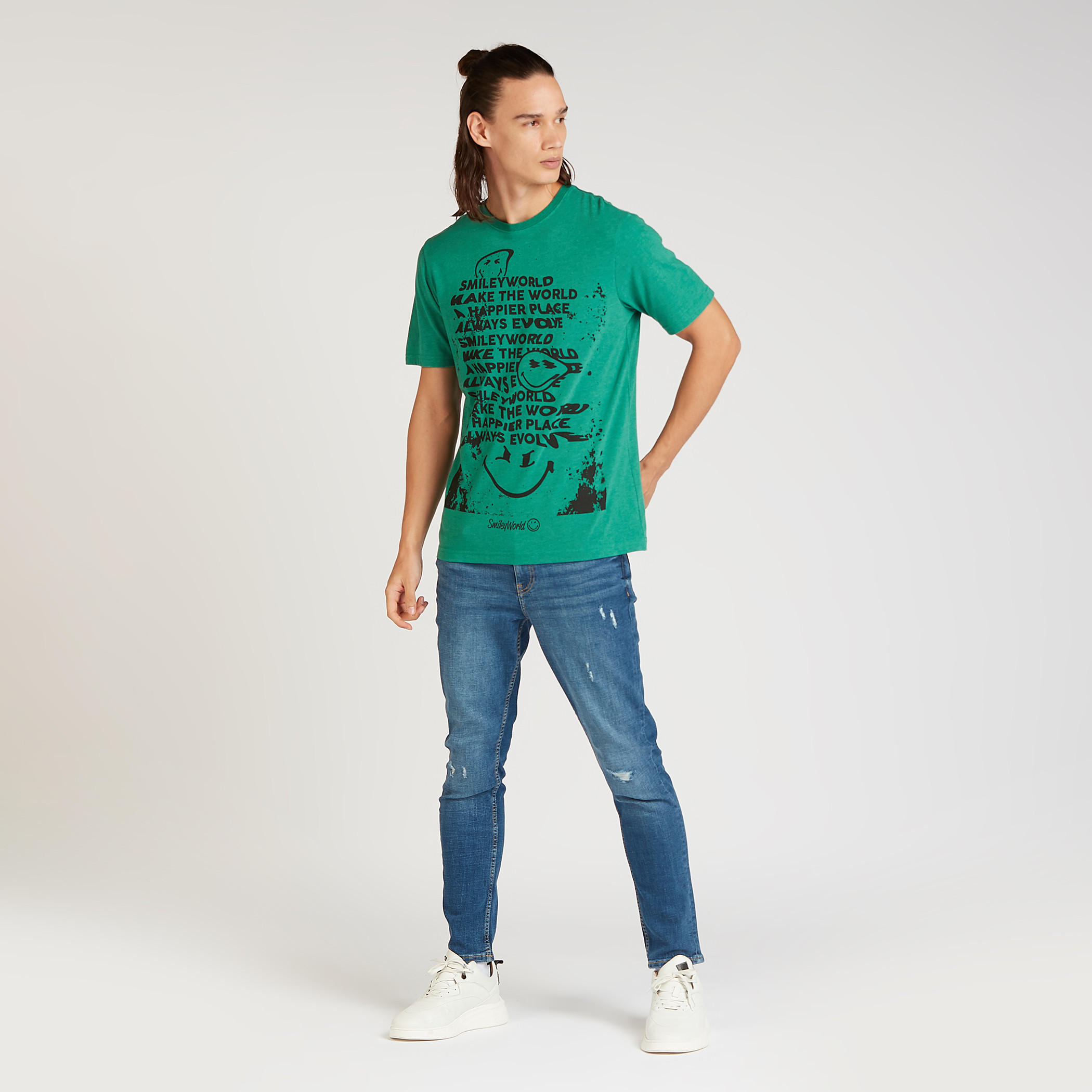 تيشيرت مستدام بياقة ضيّقة وأكمام قصيرة وطبعات سمايلي وورلد-men-clothing-tshirtsandpolos-tshirts-image-2
