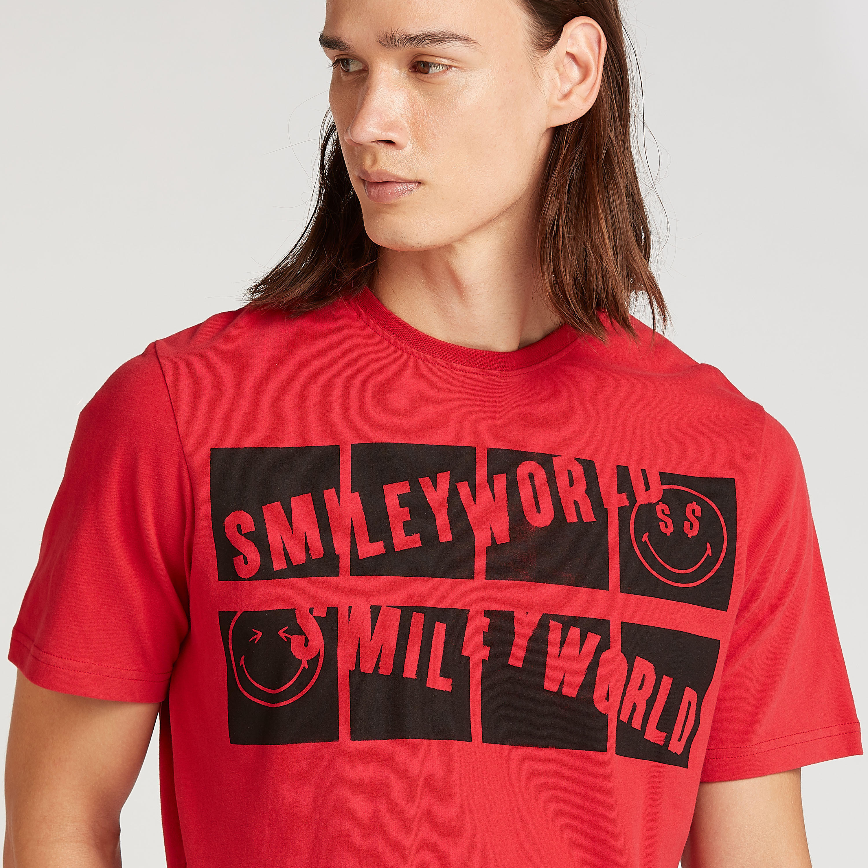 تيشيرت بياقة ضيّقة وأكمام قصيرة وطبعات سمايلي وورلد-men-clothing-tshirtsandpolos-tshirts-image-3
