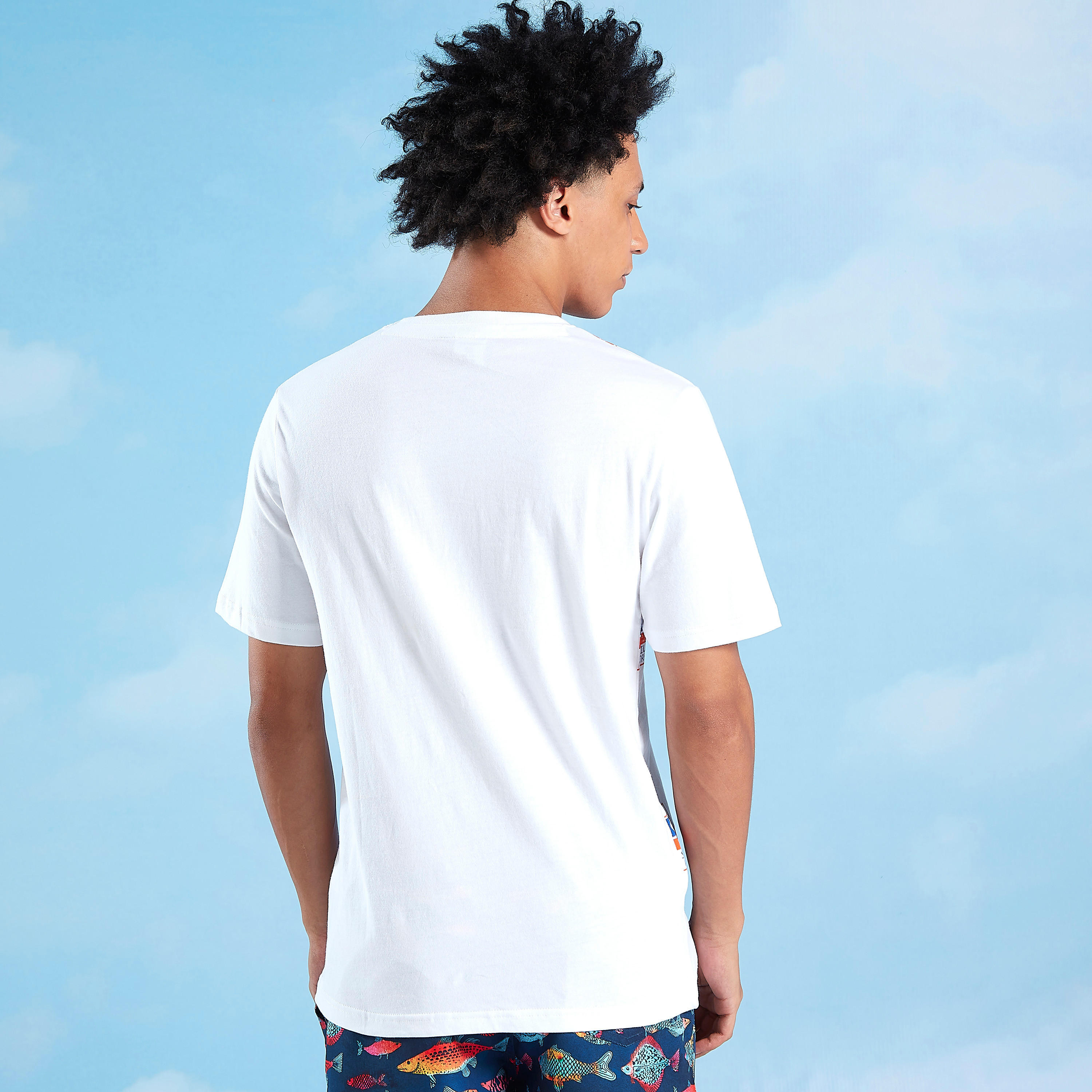 تيشيرت مستدام بياقة ضيقة وطبعات سمايلي وورلد جرافيكيّة-men-clothing-tshirtsandpolos-tshirts-image-5