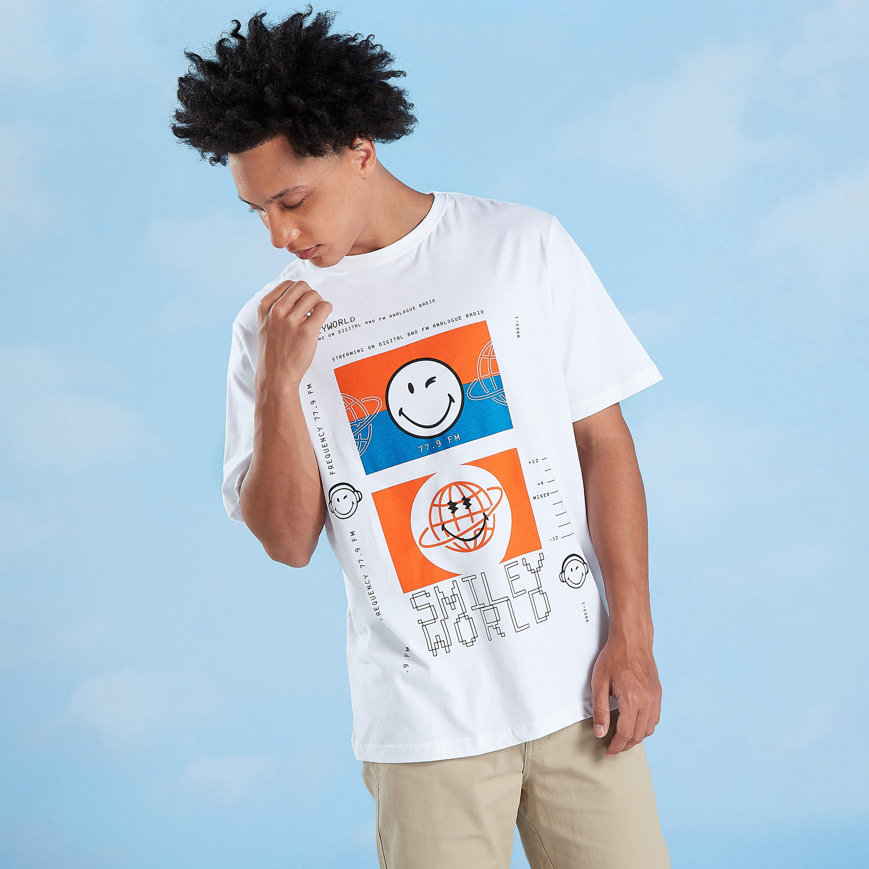 تيشيرت مستدام بياقة ضيّقة وأكمام قصيرة وطبعات سمايلي وورلد-men-clothing-tshirtsandpolos-tshirts-image-3