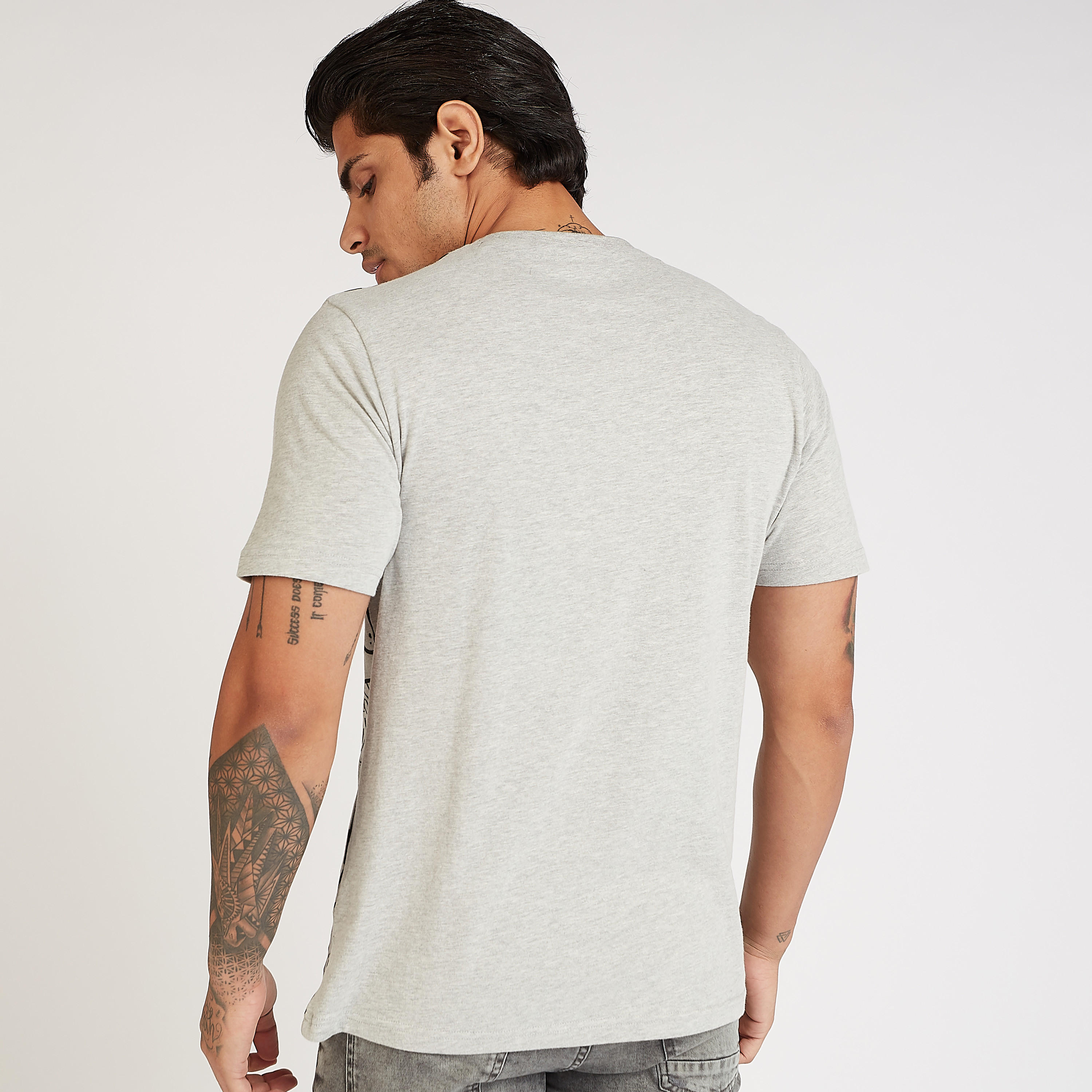 تيشيرت بياقة ضيقة وأكمام قصيرة وطبعات سمايلي وورلد جرافيك-men-clothing-tshirtsandpolos-tshirts-image-4