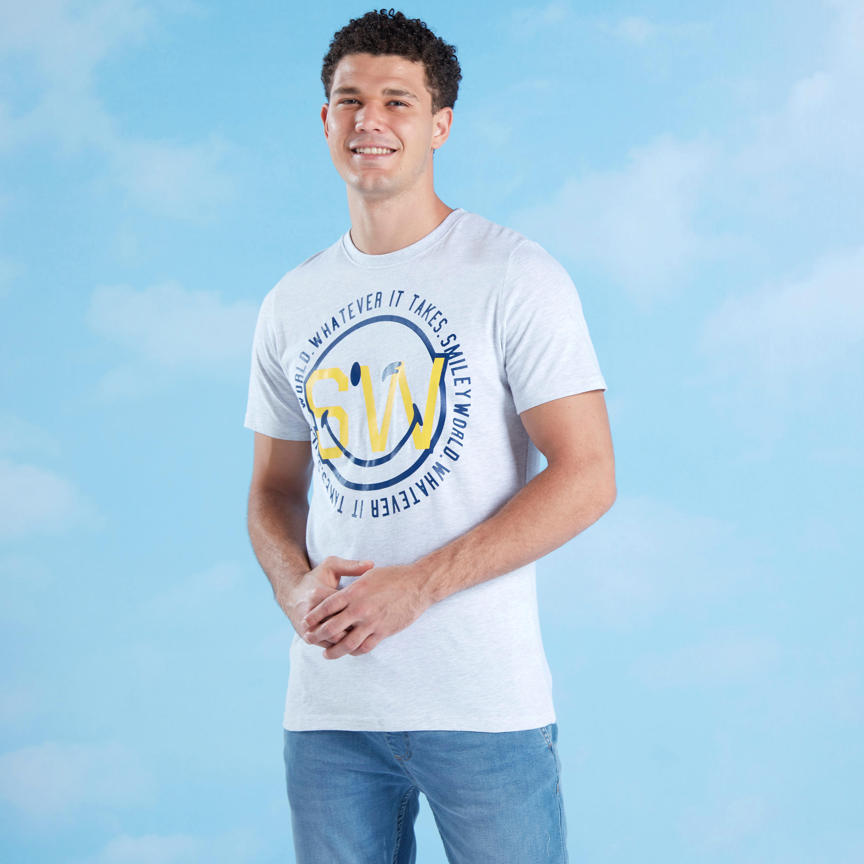 تيشيرت مستدام بياقة ضيّقة وطبعات سمايلي وورلد-men-clothing-tshirtsandpolos-tshirts-image-1