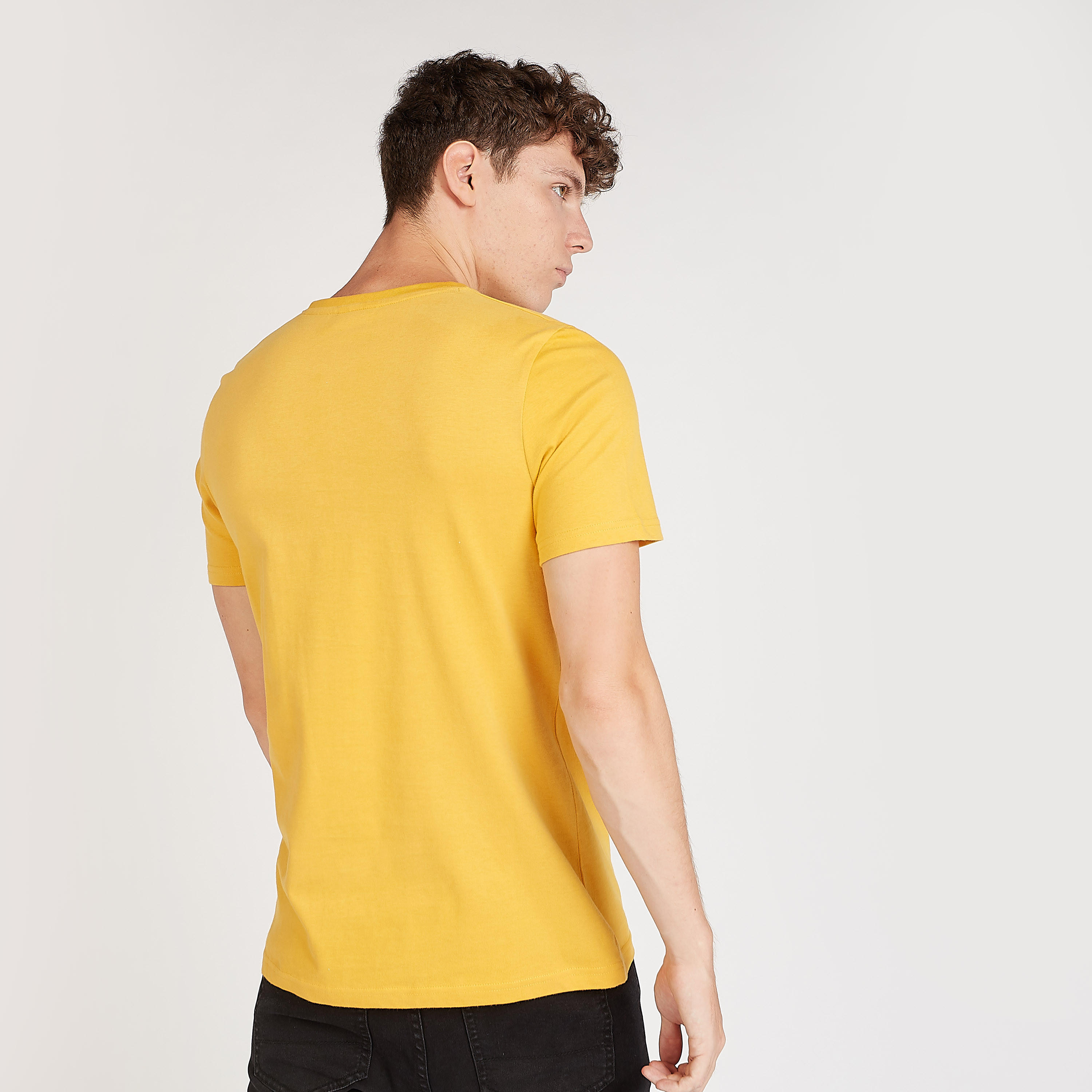 تيشيرت مستدام بياقة ضيّقة وطبعات سمايلي وورلد-men-clothing-tshirtsandpolos-tshirts-image-4