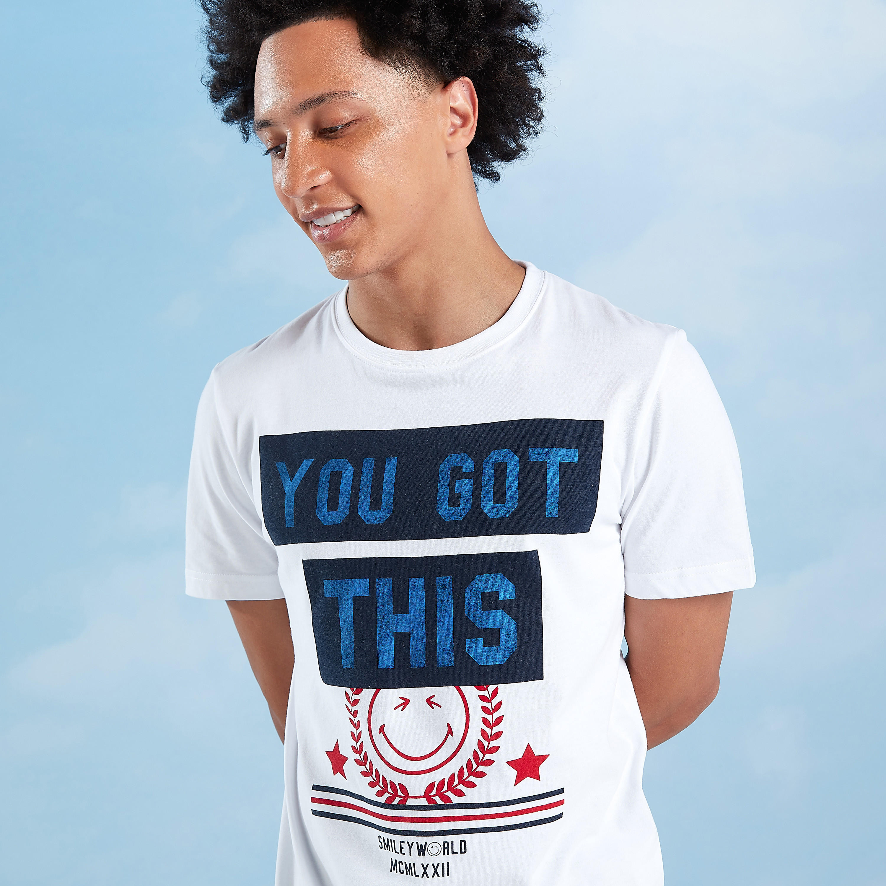 تيشيرت مستدام بياقة ضيّقة وأكمام قصيرة وطبعات سمايلي وورلد-men-clothing-tshirtsandpolos-tshirts-image-3