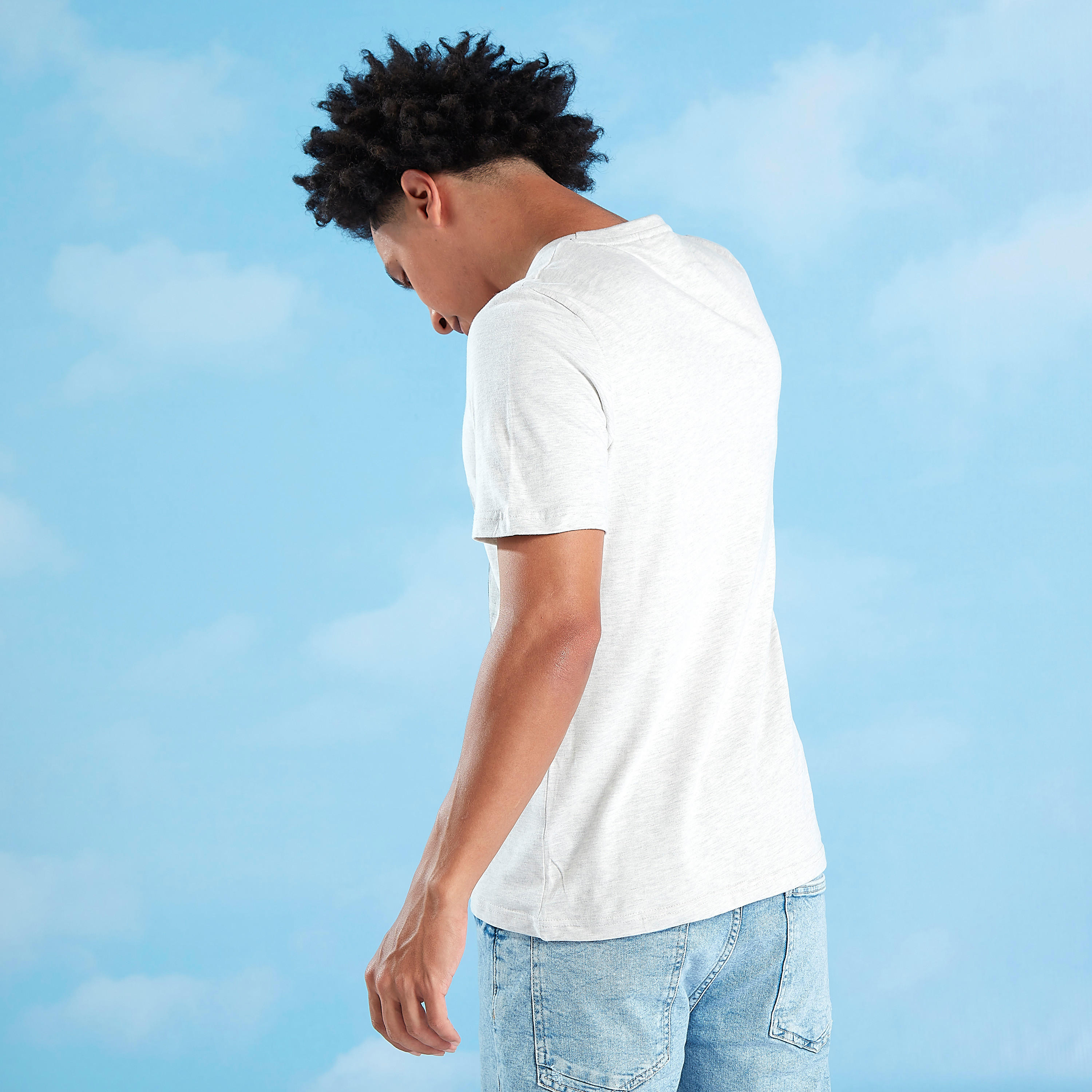 تيشيرت بياقة ضيّقة وأكمام قصيرة وطبعات سمايلي وورلد-men-clothing-tshirtsandpolos-tshirts-image-4