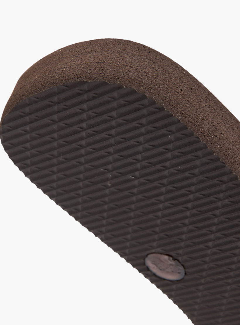 شبشب بإصبع وطبعات مونوجرام للنساء من سيليست-women-shoes-flipflopsandslides-image-1