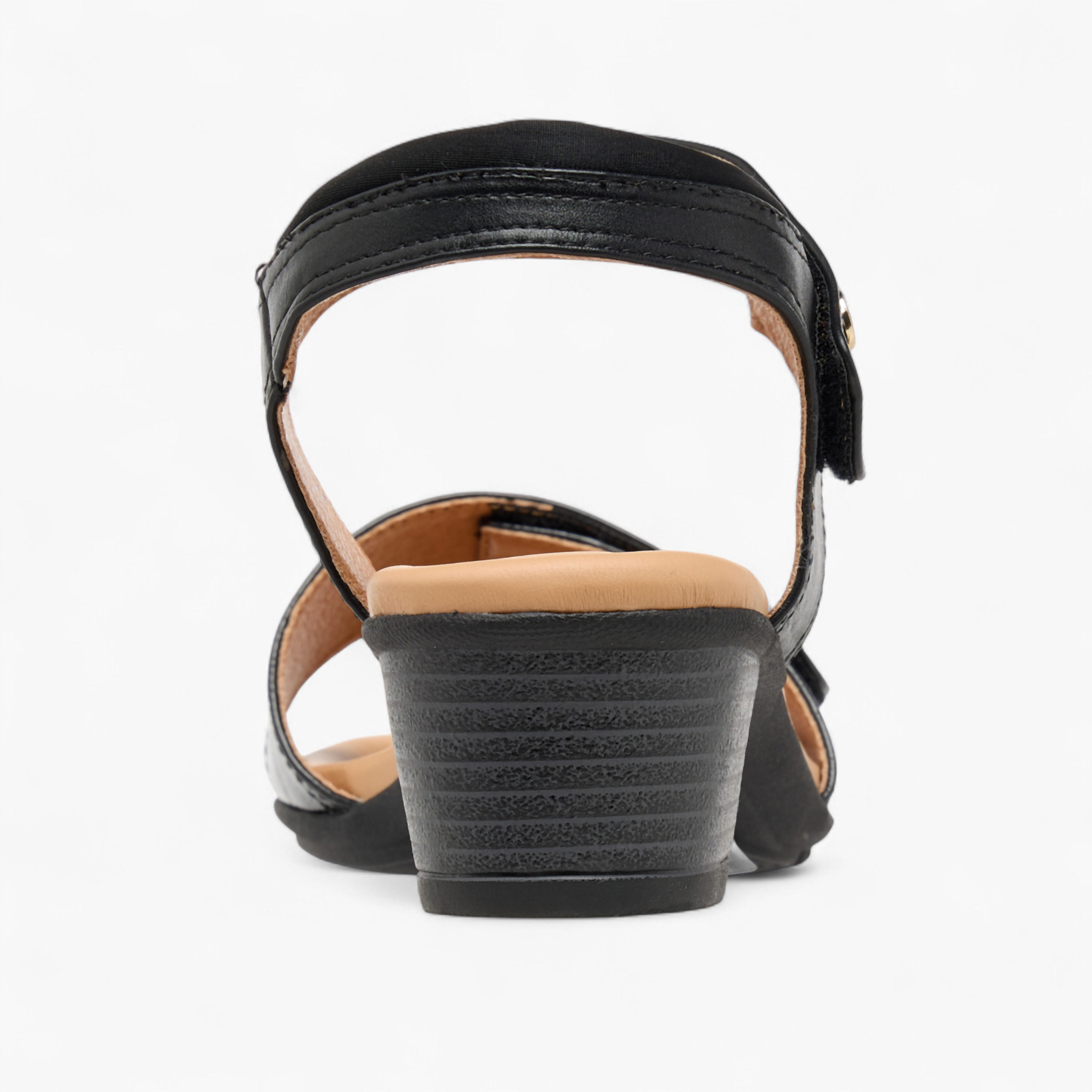 صندل سادة بكعب سميك وشريط إغلاق لاصق من لو كونفورت-women-shoes-sandals-heeled-image-5