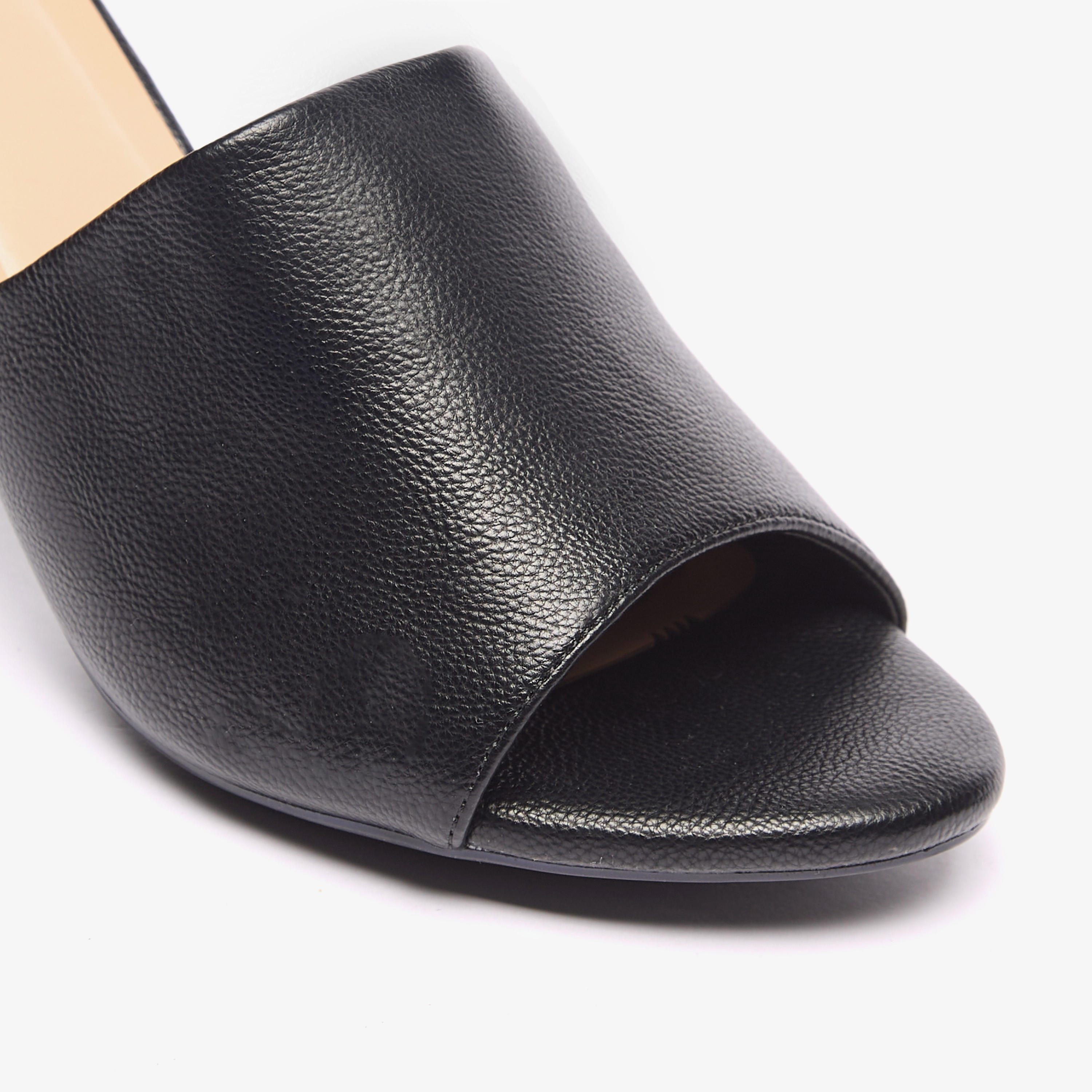 صندل سهل الارتداء بارز الملمس بكعب سميك من فلورا بيلا-women-shoes-sandals-heeled-image-5