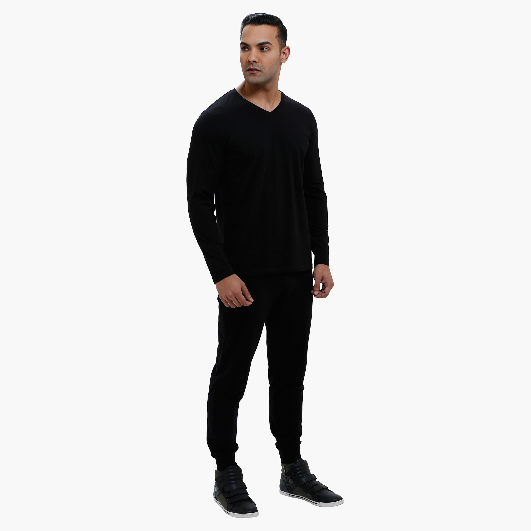 V-Neck T-Shirt with Long Sleeves in Slim Fit-men-clothing-tshirtsandpolos-tshirts-image-5
