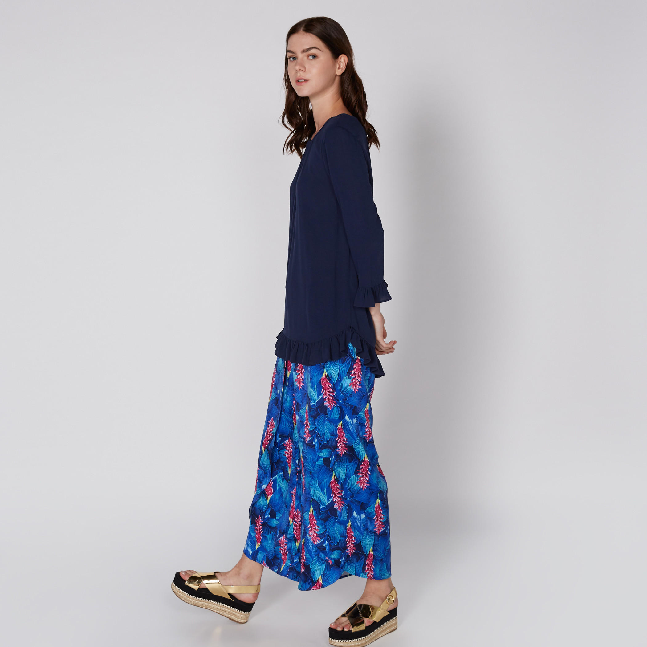 بلوزة بياقة مستديرة وأكمام 3/4 وتفاصيل كشكش-women-clothing-shirtsandblouses-blouses-image-2