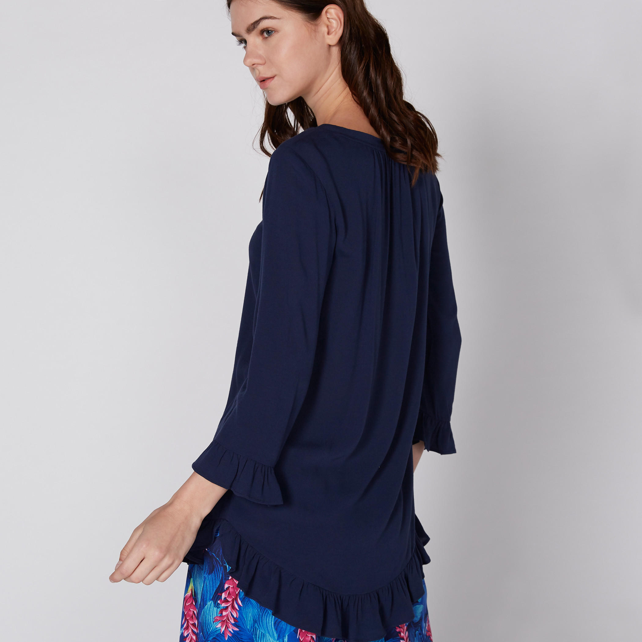 بلوزة بياقة مستديرة وأكمام 3/4 وتفاصيل كشكش-women-clothing-shirtsandblouses-blouses-image-4