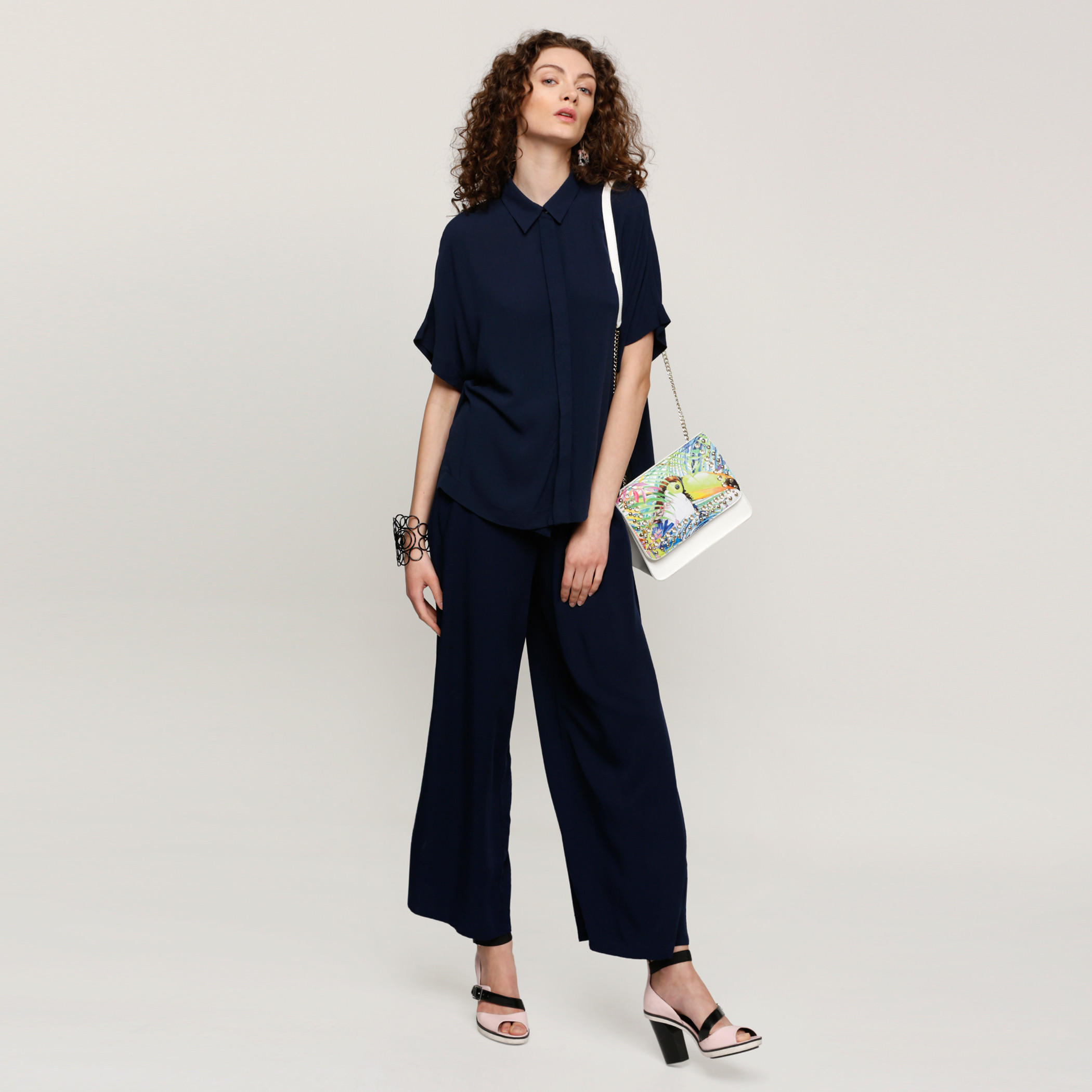 بلوزة بياقة عريضة وأكمام طويلة وحوّاف غير مستوية-women-clothing-shirtsandblouses-blouses-image-1
