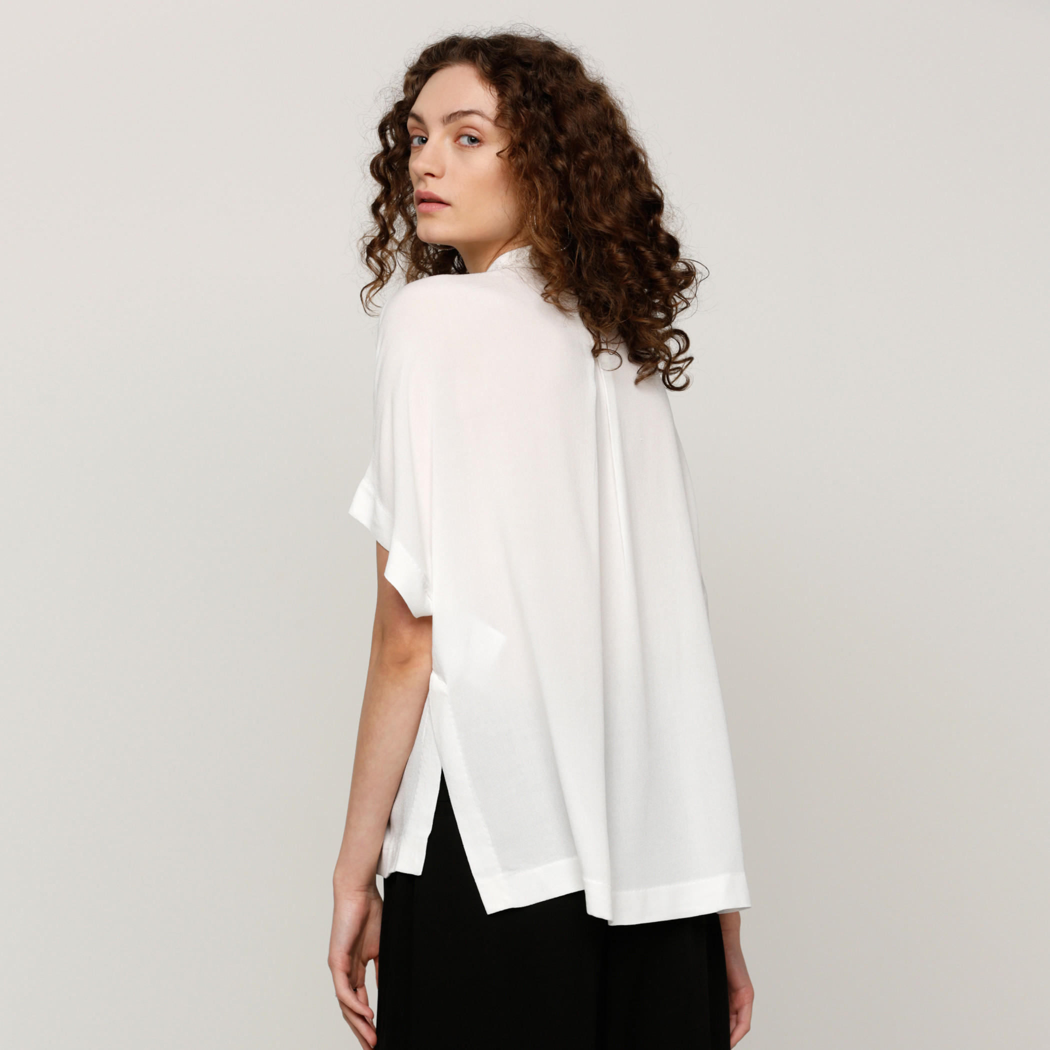 Extended Sleeves Top with Spread Collar and High Low Hem-women-clothing-shirtsandblouses-blouses-image-7