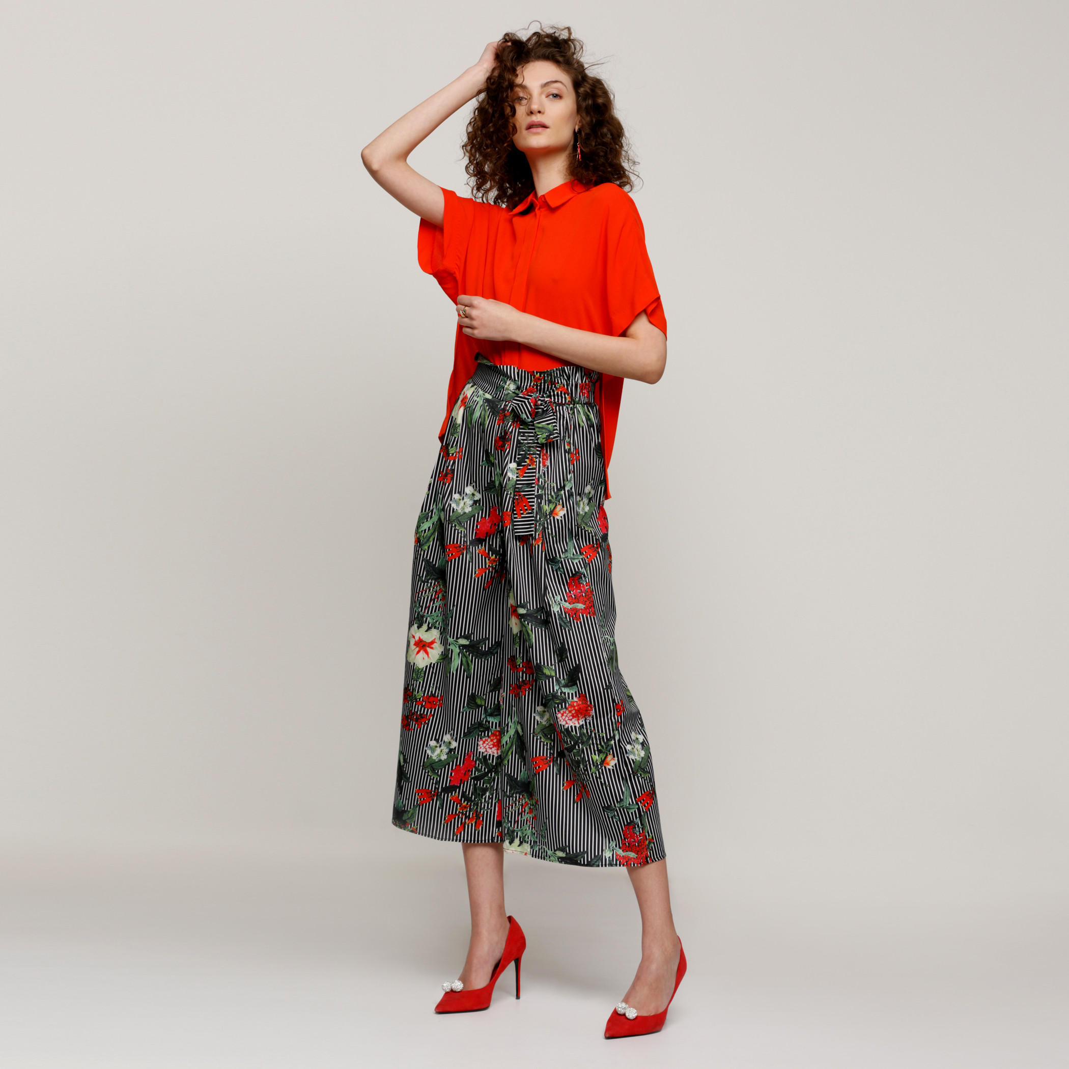بلوزة بياقة عريضة وأكمام طويلة وحوّاف غير مستوية-women-clothing-shirtsandblouses-blouses-image-5