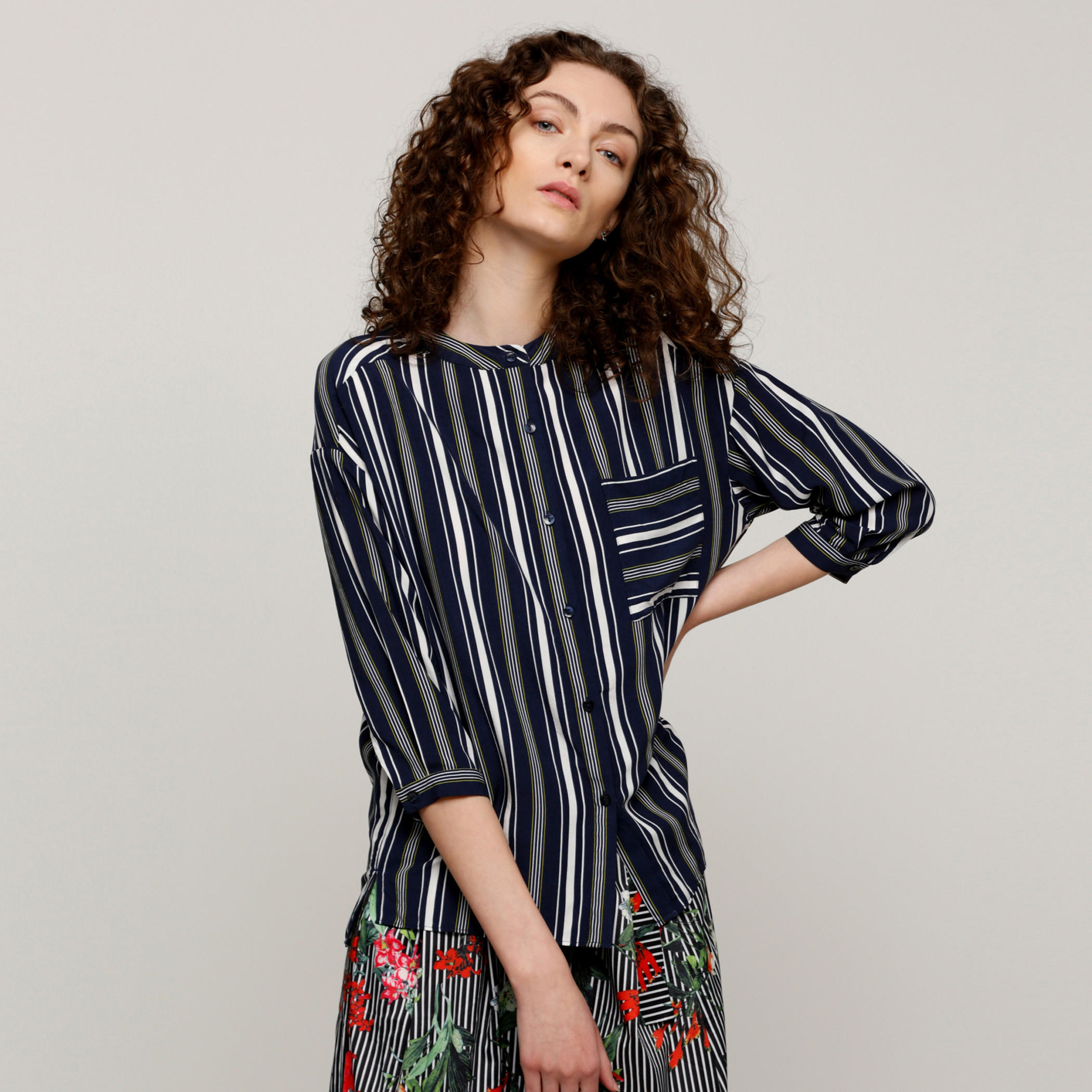 قميص مقلّم بأكمام 3/4 وجيوب-women-clothing-shirtsandblouses-shirts-image-1