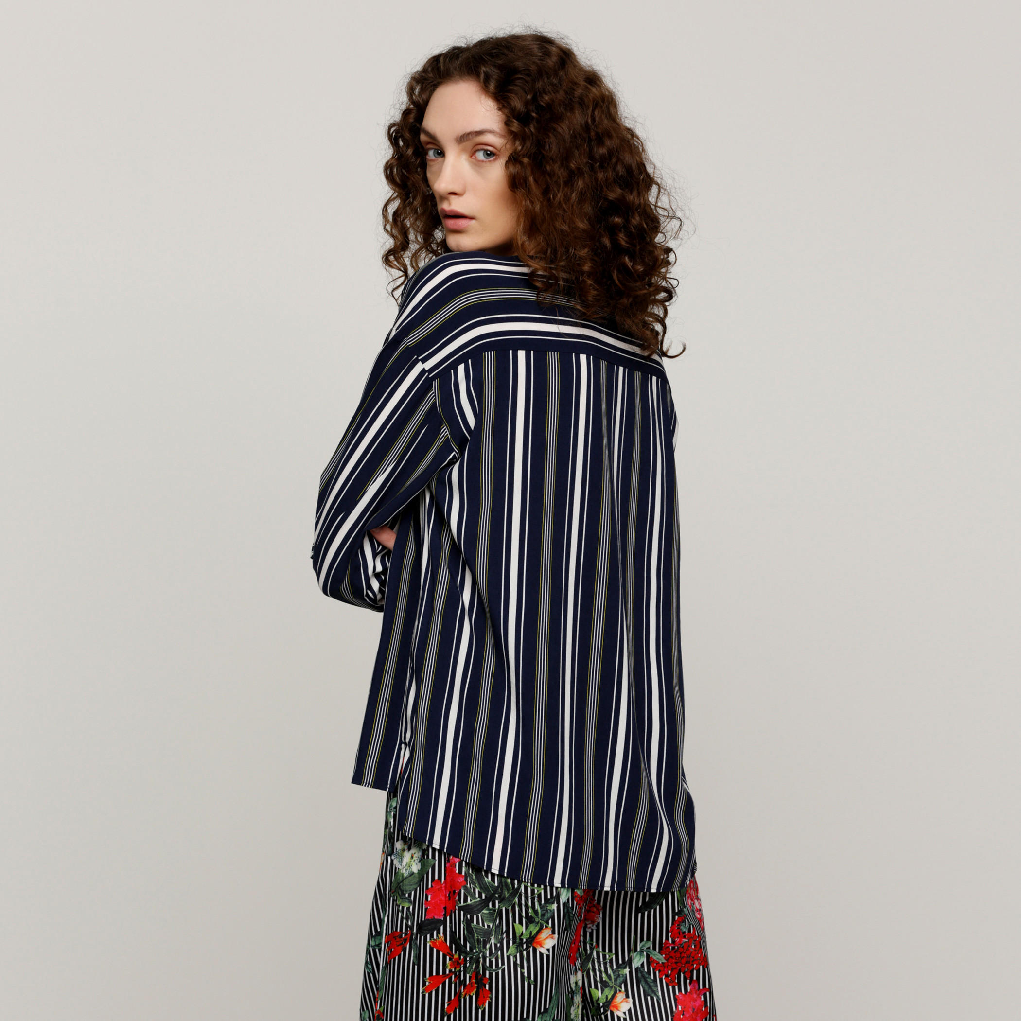 قميص مقلّم بأكمام 3/4 وجيوب-women-clothing-shirtsandblouses-shirts-image-2