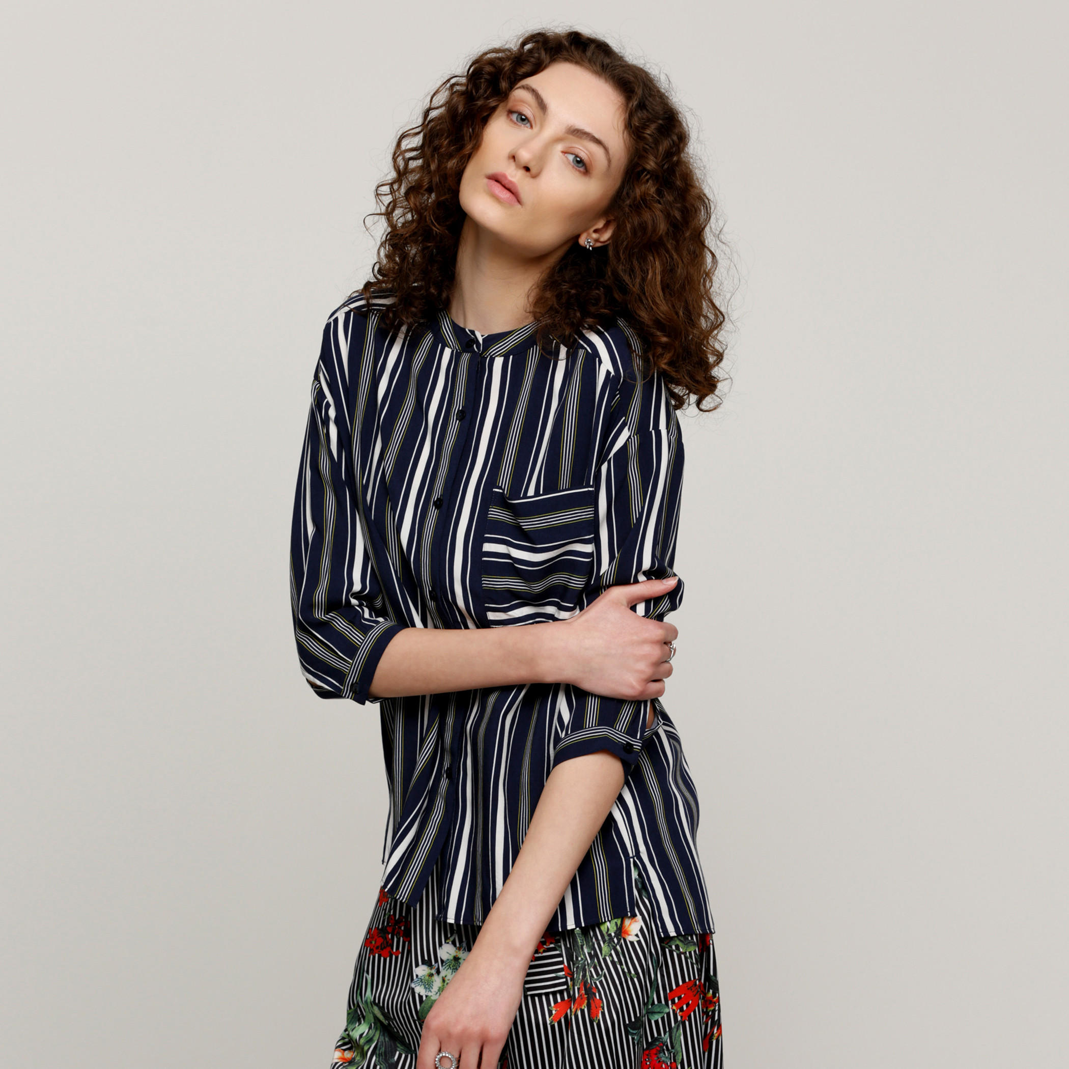 قميص مقلّم بأكمام 3/4 وجيوب-women-clothing-shirtsandblouses-shirts-image-3