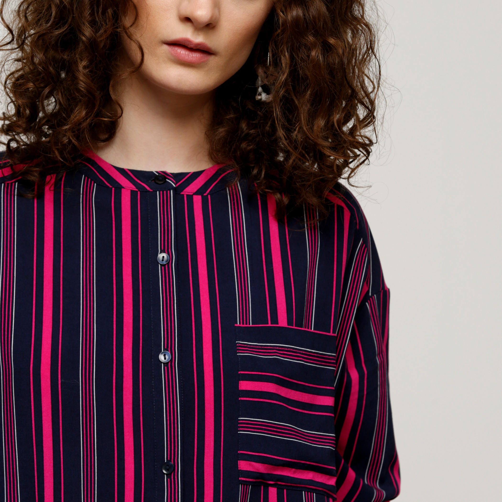 قميص مقلّم بأكمام 3/4 وجيوب-women-clothing-shirtsandblouses-shirts-image-4