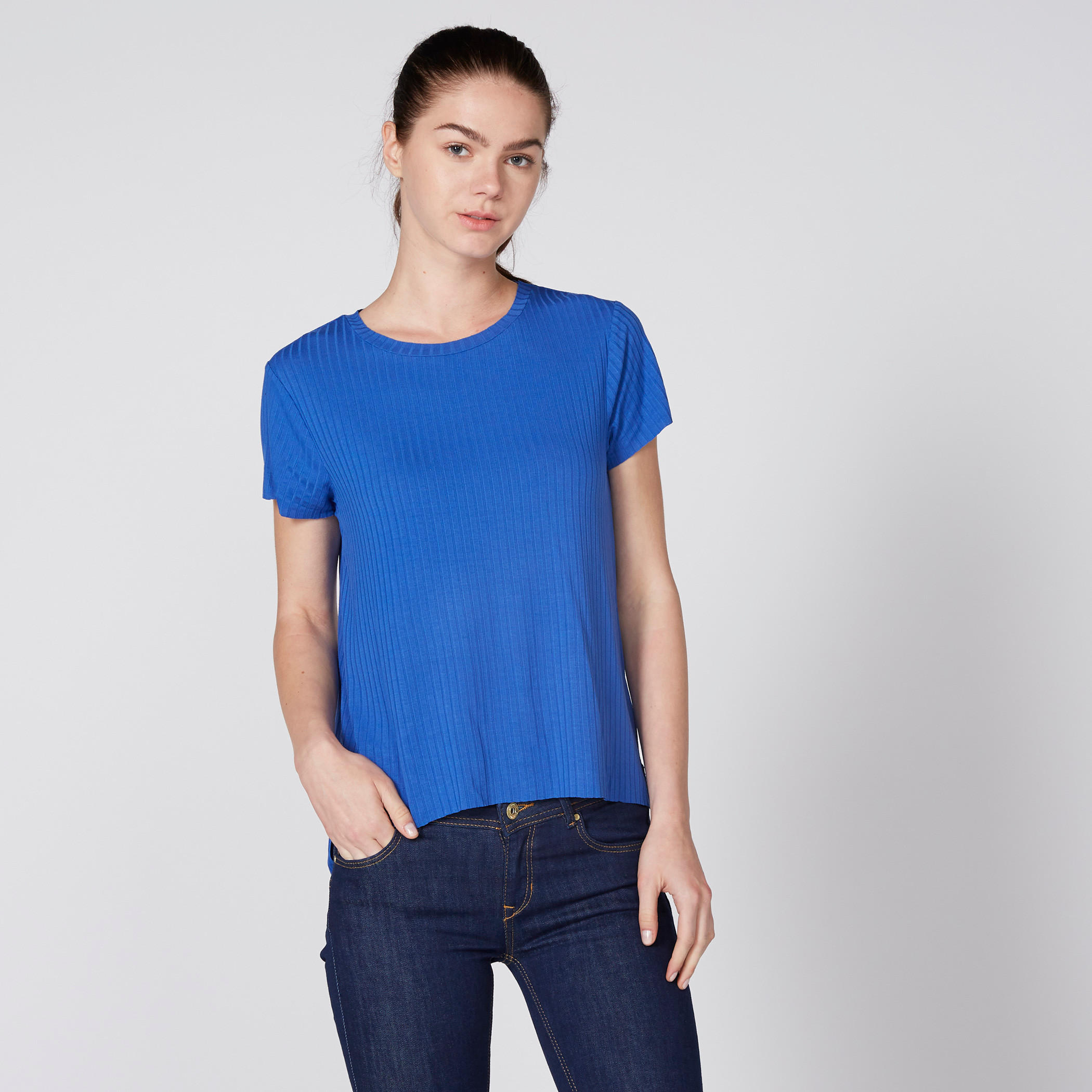 بلوزة مضلّعة بياقة مستديرة وأكمام قصيرة-women-clothing-tshirts-image-1