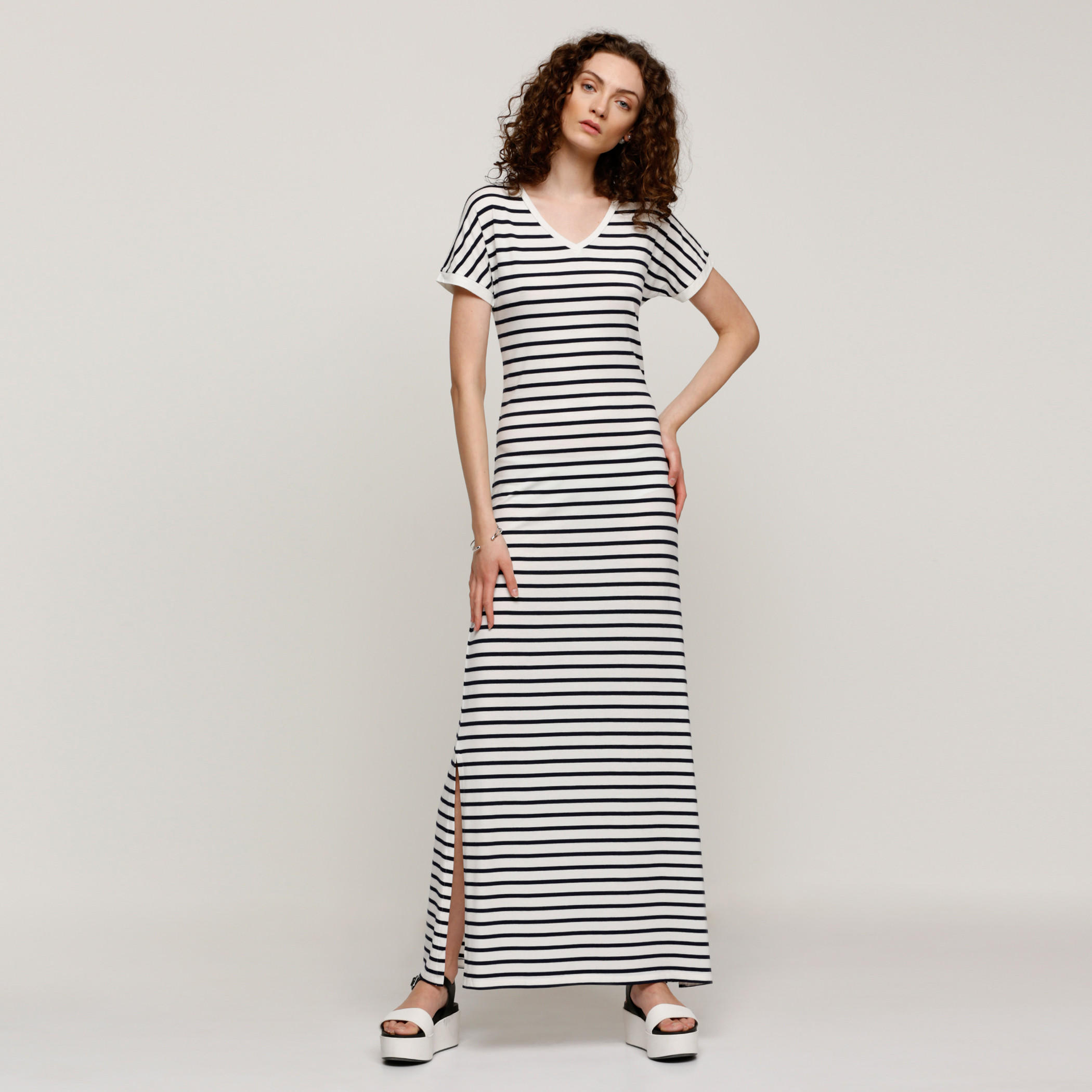 فستان طويل مقلّم بياقة V وأكمام طويلة-women-clothing-dresses-image-1
