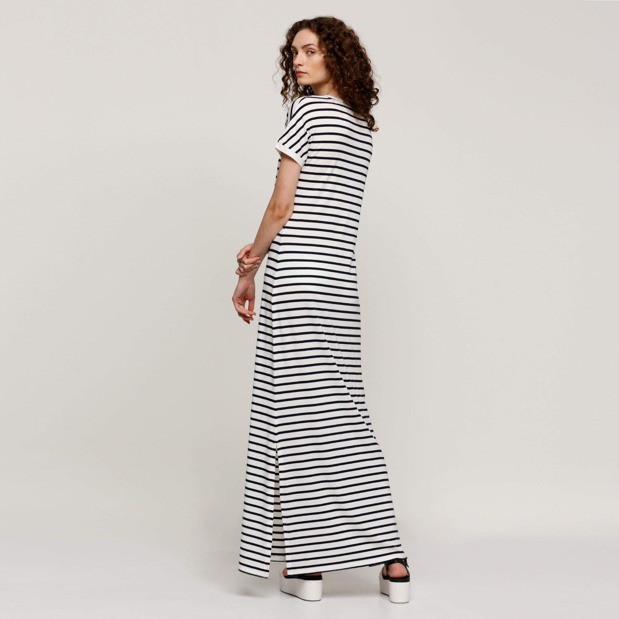 فستان طويل مقلّم بياقة V وأكمام طويلة-women-clothing-dresses-image-2