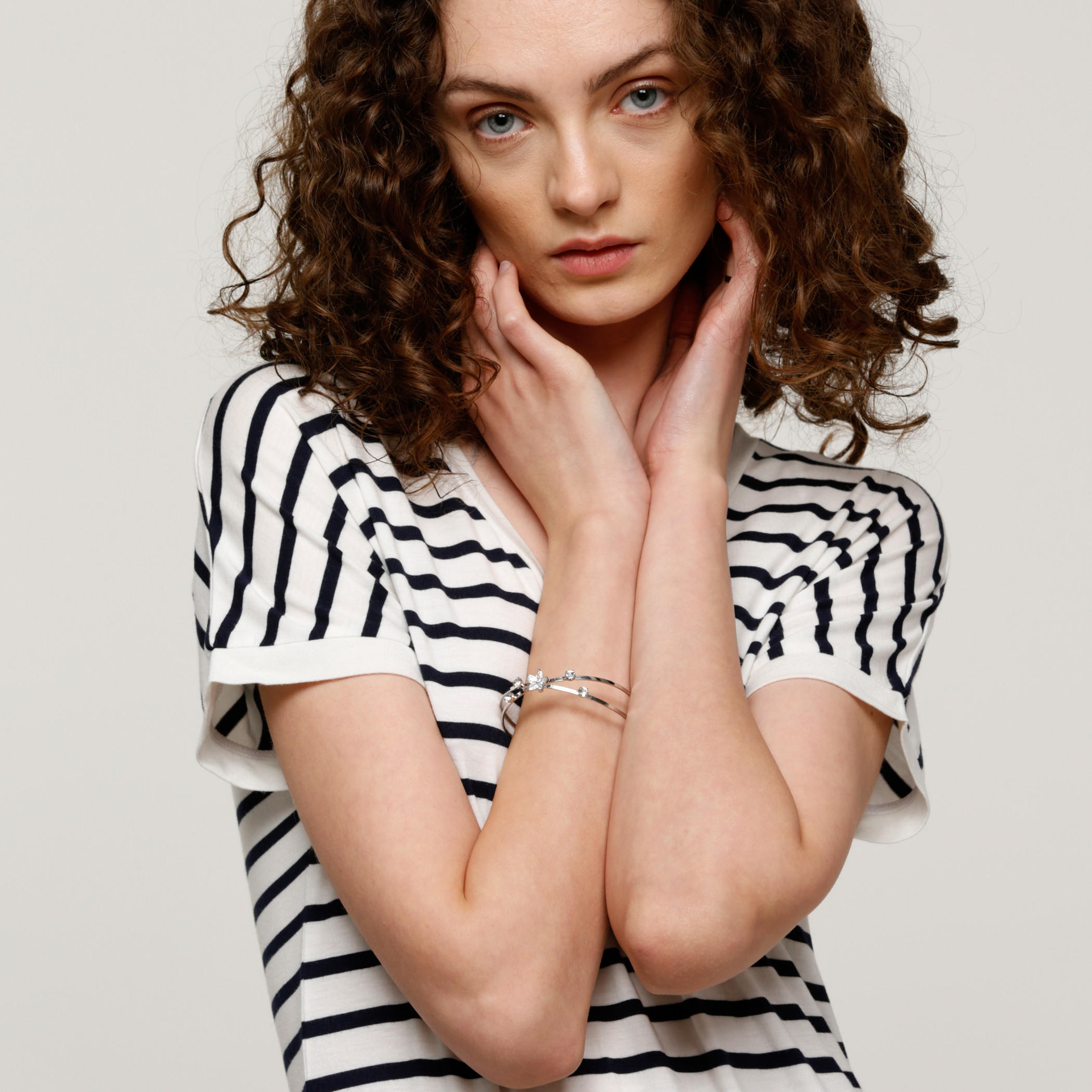 فستان طويل مقلّم بياقة V وأكمام طويلة-women-clothing-dresses-image-4