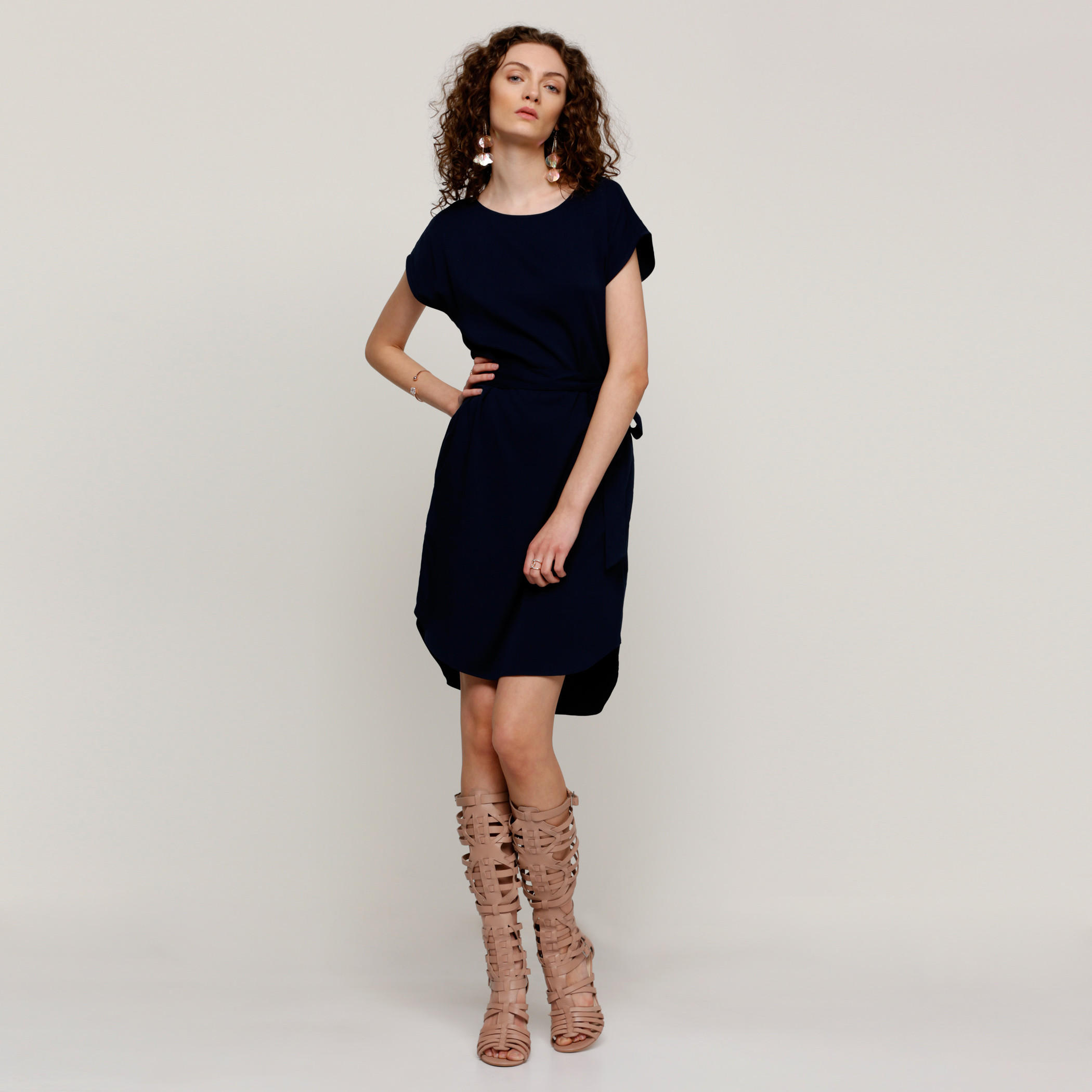 فستان متوسط الطول بياقة مستديرة وأكمام طويلة مع حوّاف غير مستوية-women-clothing-dresses-image-1