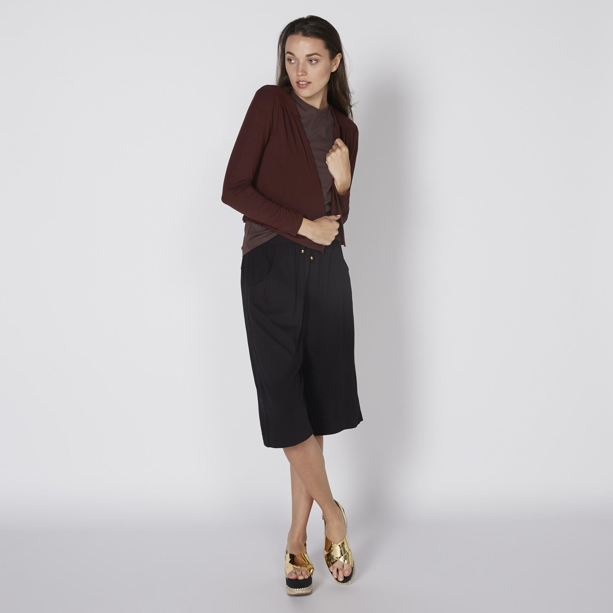 بنطلون قصير واسع بخصر مطّاطي ورباط مع تفاصيل جيوب-women-clothing-bottoms-trousers-image-2