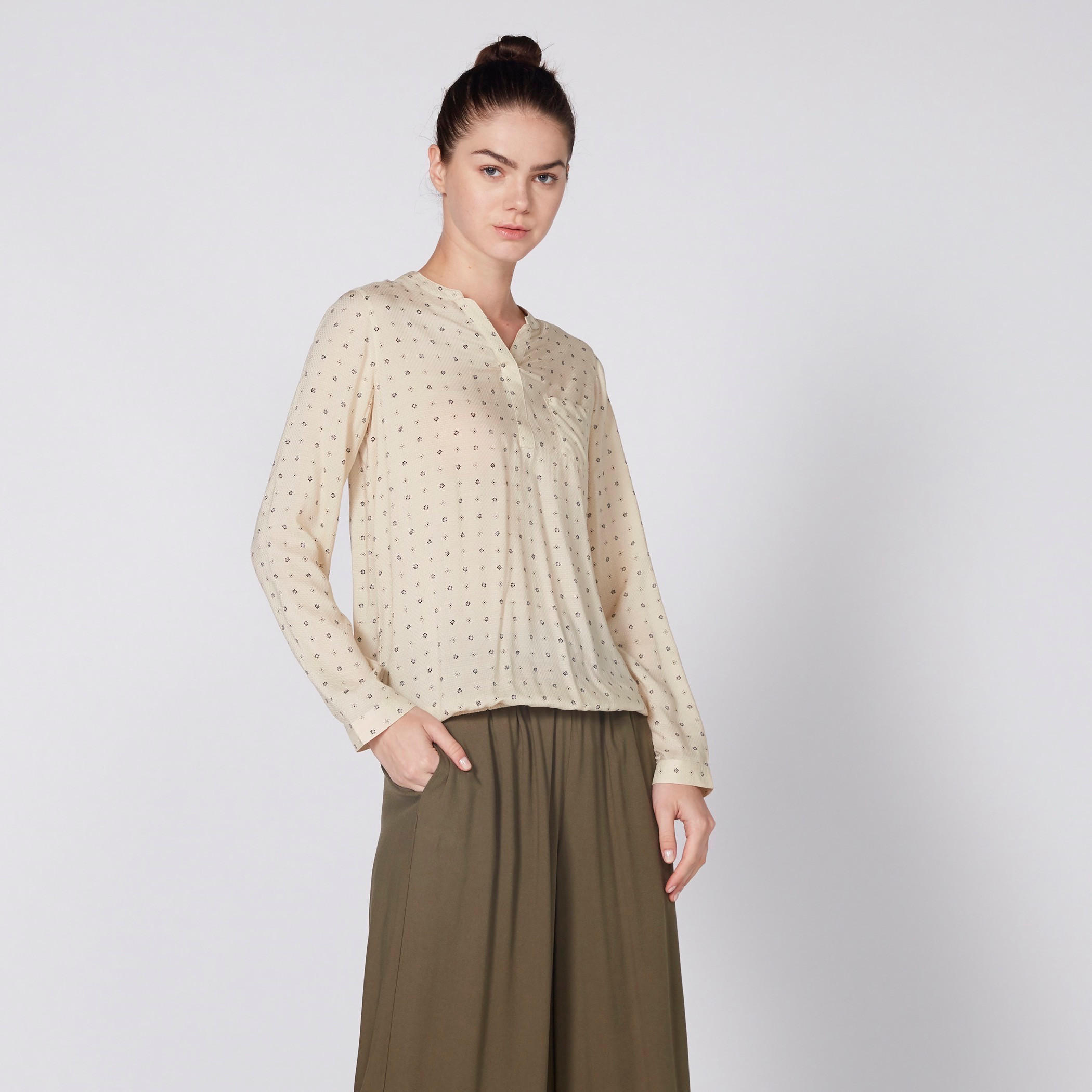 بلوزة بارزة الملمس بأكمام طويلة وطبعات-women-clothing-shirtsandblouses-blouses-image-1