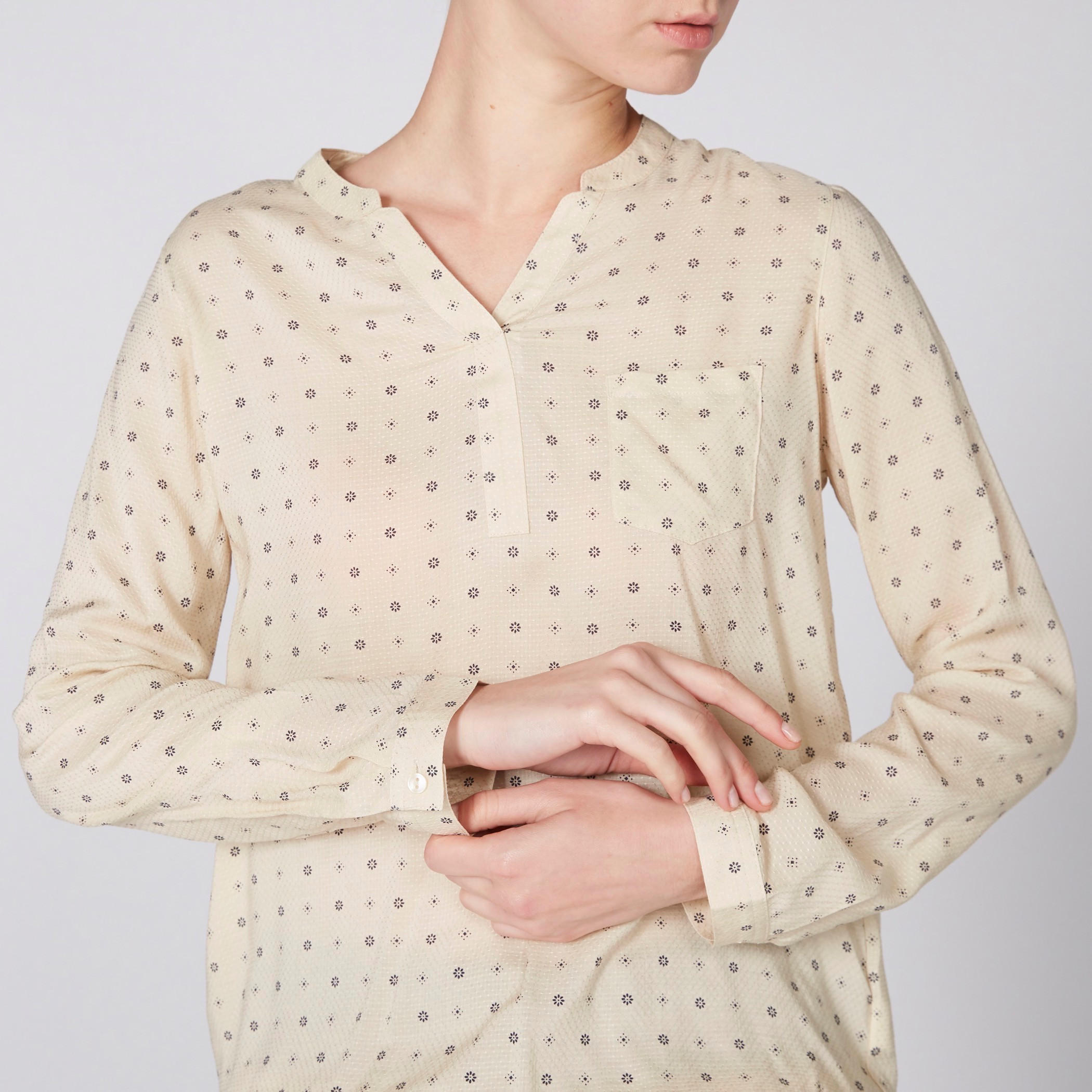 بلوزة بارزة الملمس بأكمام طويلة وطبعات-women-clothing-shirtsandblouses-blouses-image-3